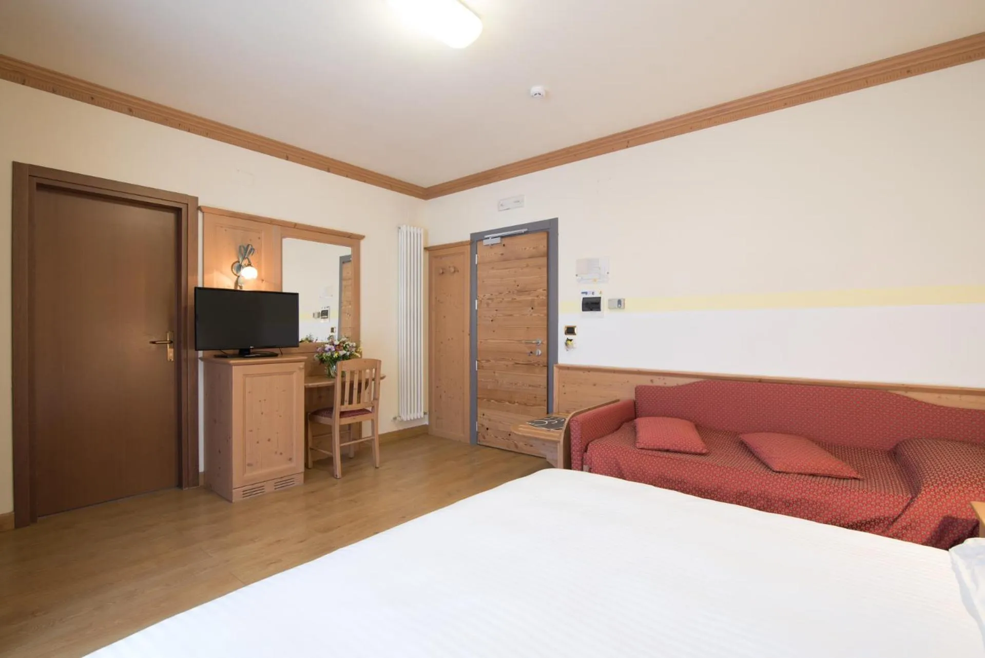 Bedroom, Bed in Hotel Colfosco