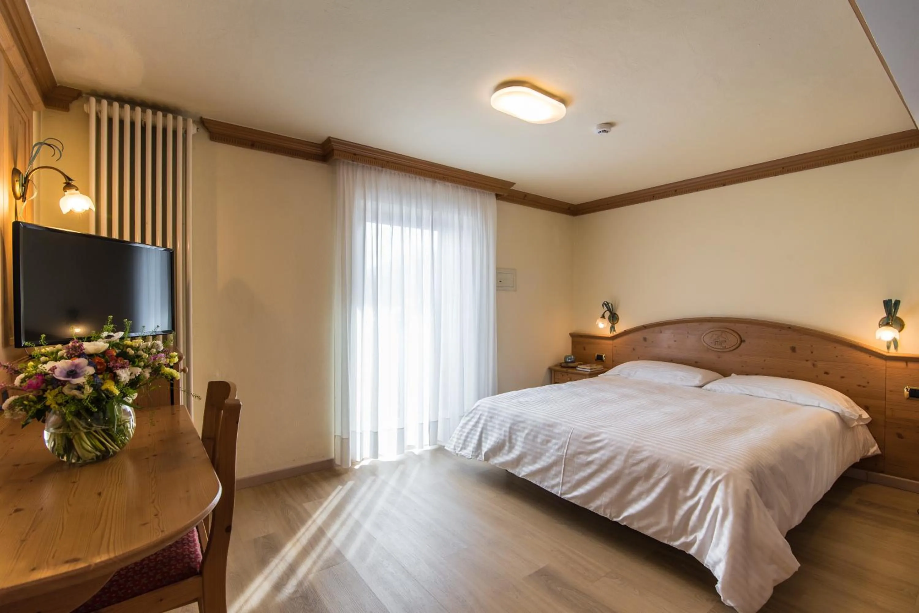 Bedroom, Bed in Hotel Colfosco