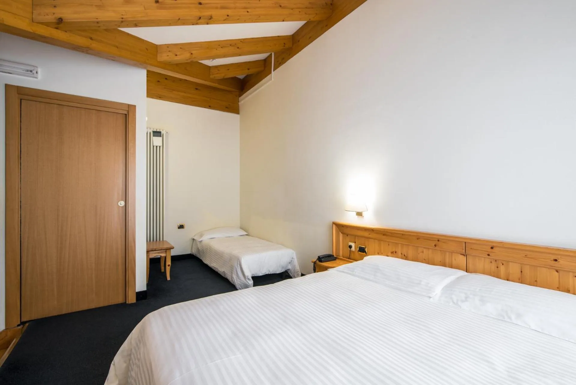 Photo of the whole room, Bed in Hotel Colfosco