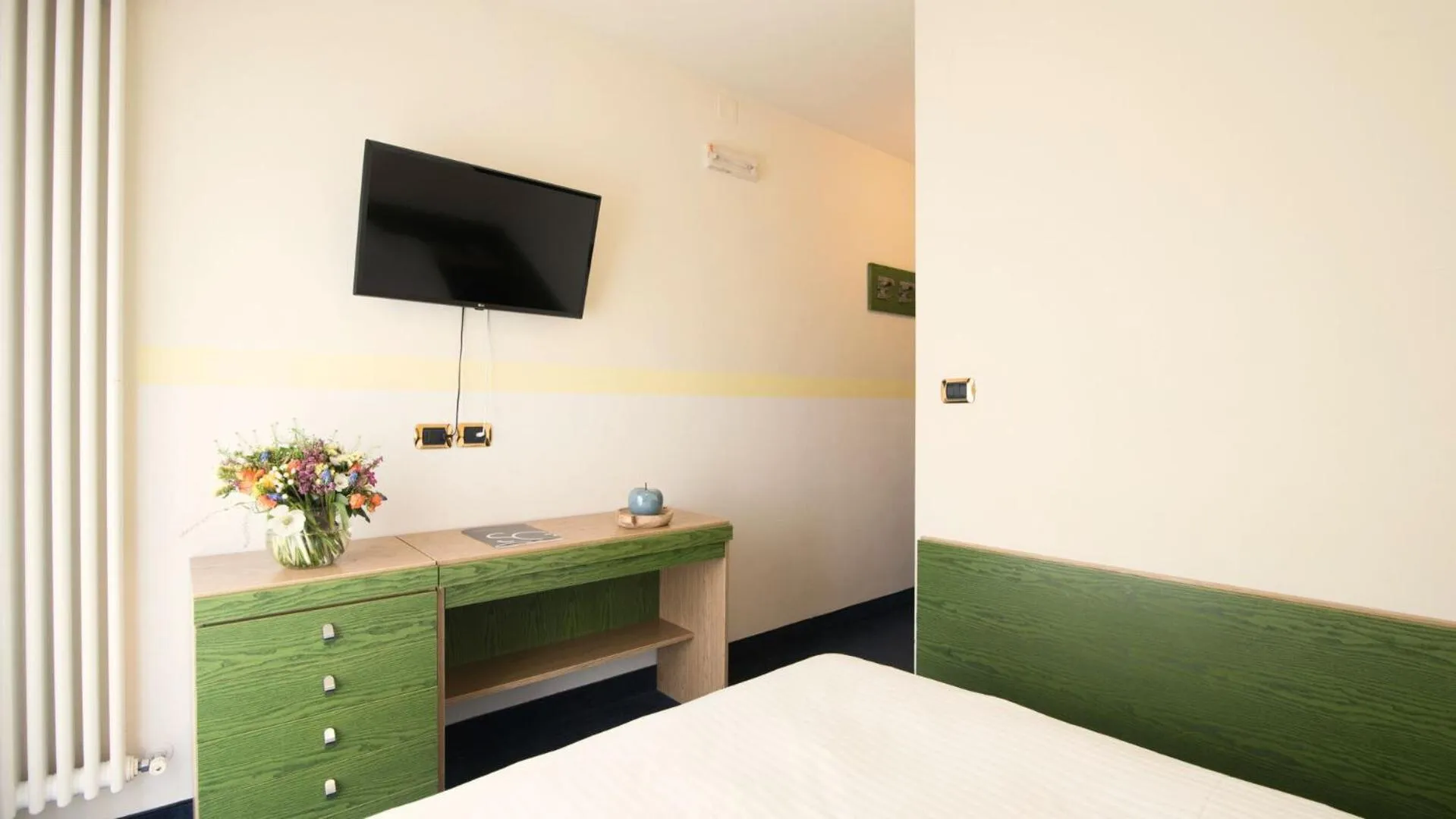 Photo of the whole room, Bed in Hotel Colfosco