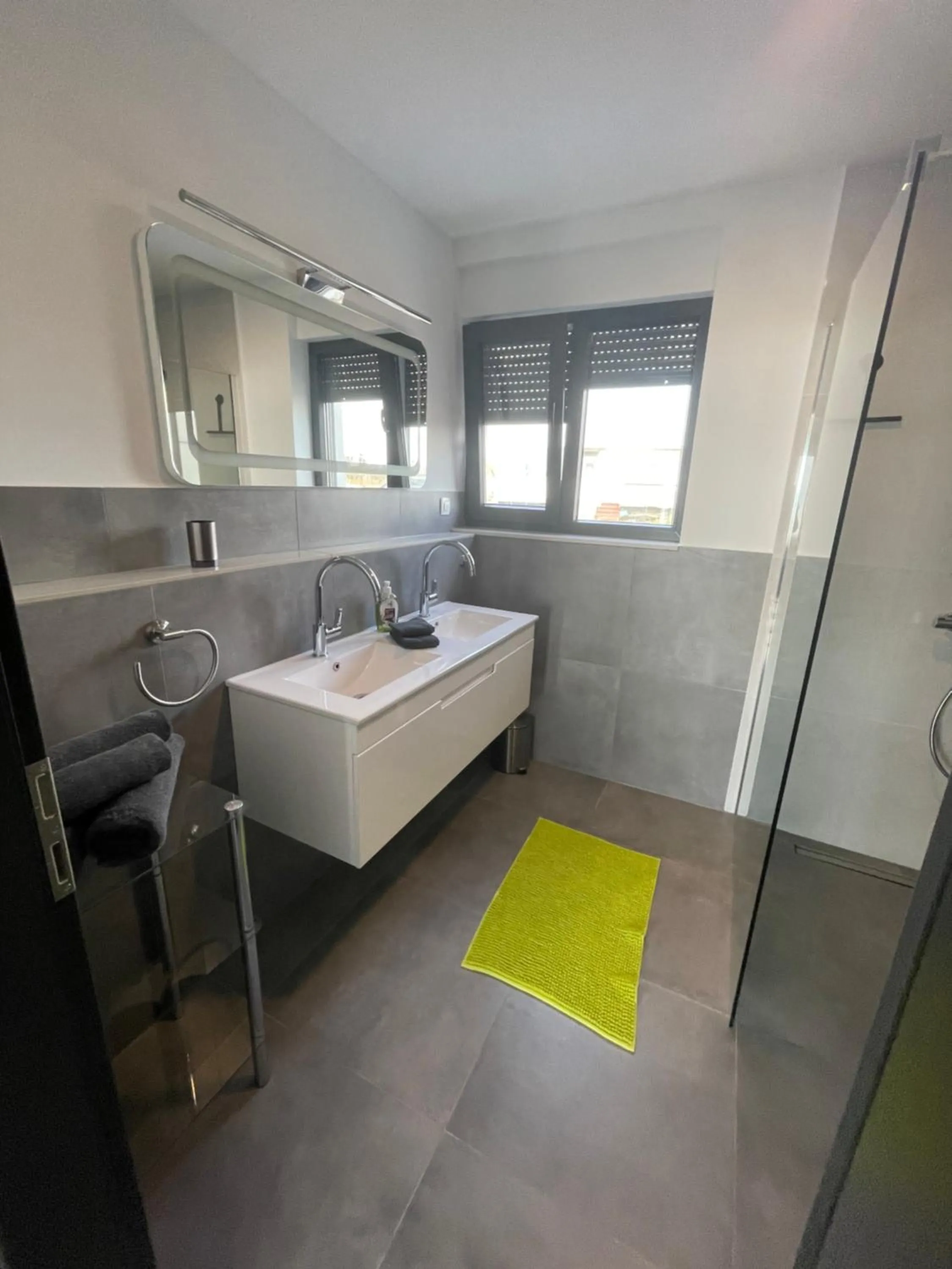 Bathroom, Bed in Jimmys Beach Privlaka direkt am Meer und beheiztem Pool