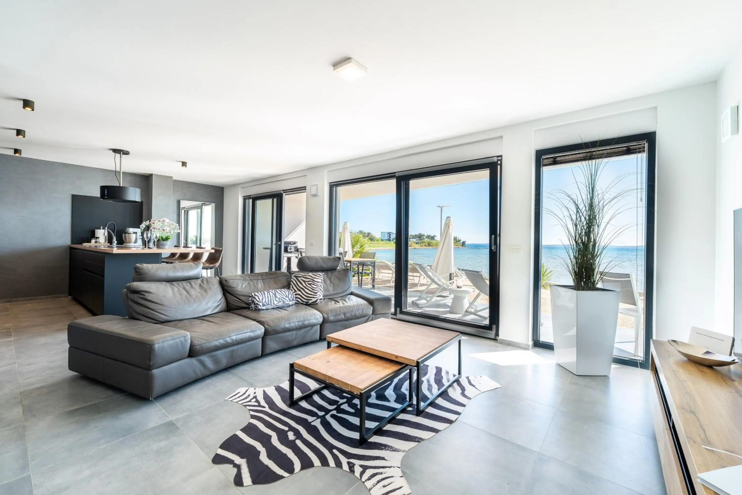 Jimmys Beach Privlaka direkt am Meer und beheiztem Pool