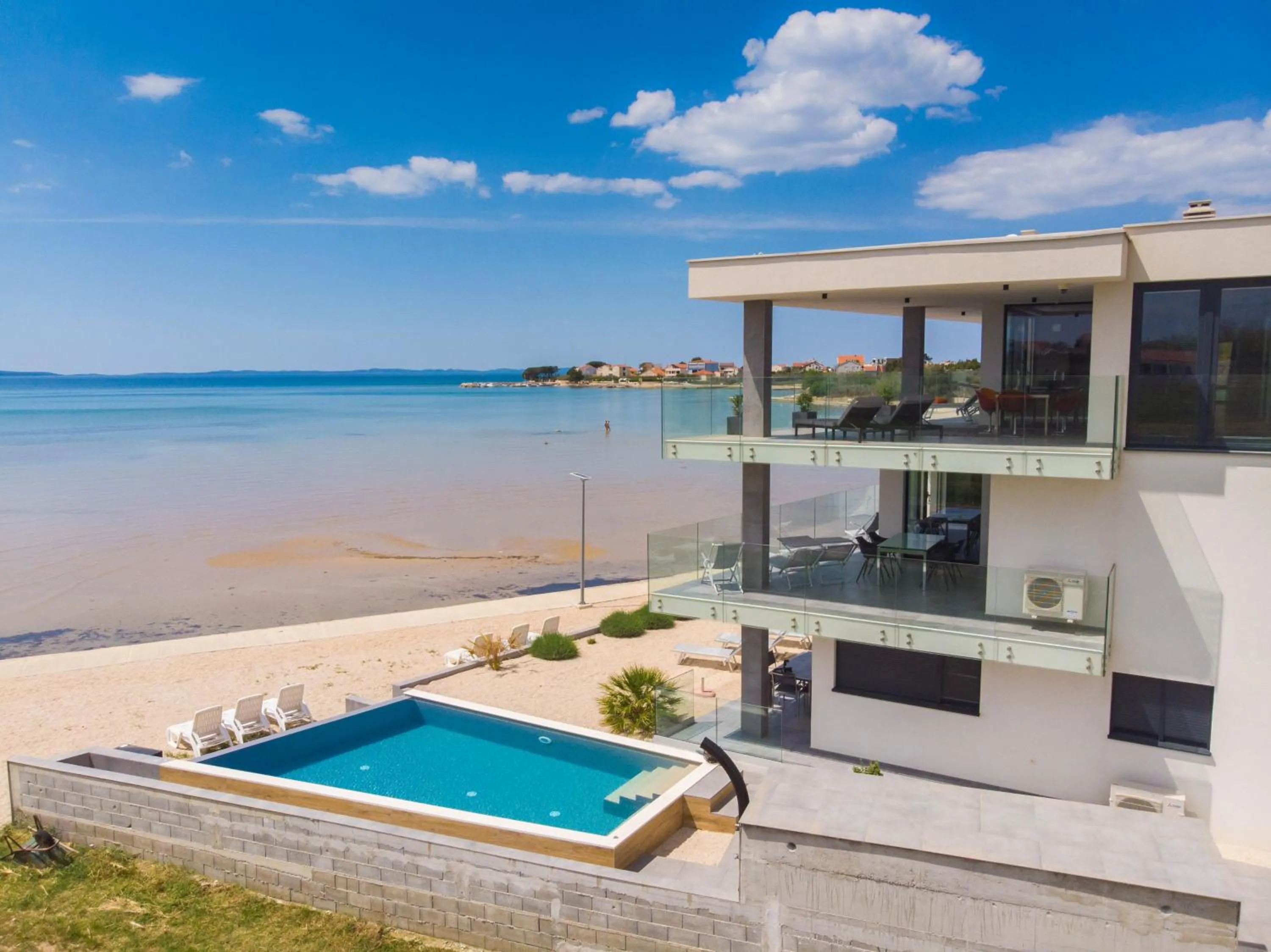 Jimmys Beach Privlaka direkt am Meer und beheiztem Pool