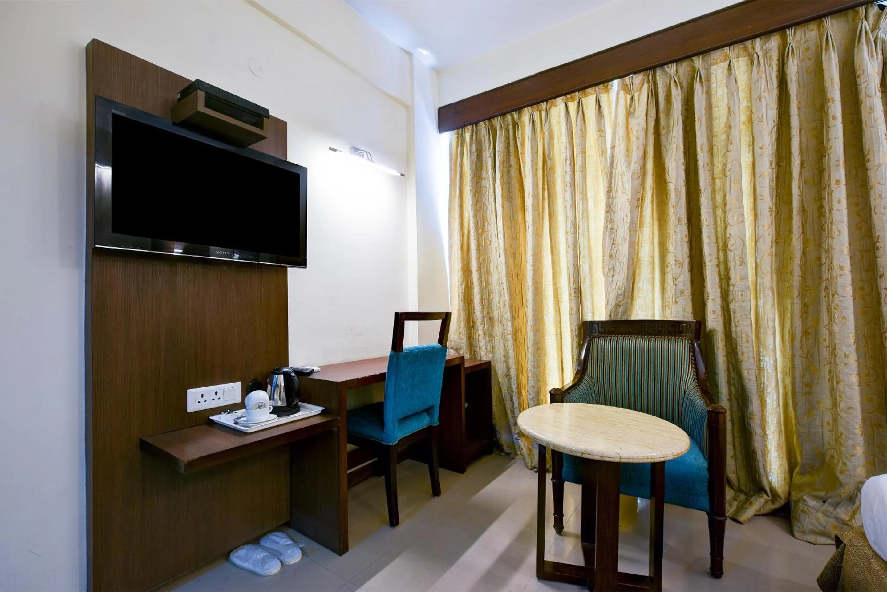 TV and multimedia in The Pamposh Hotel