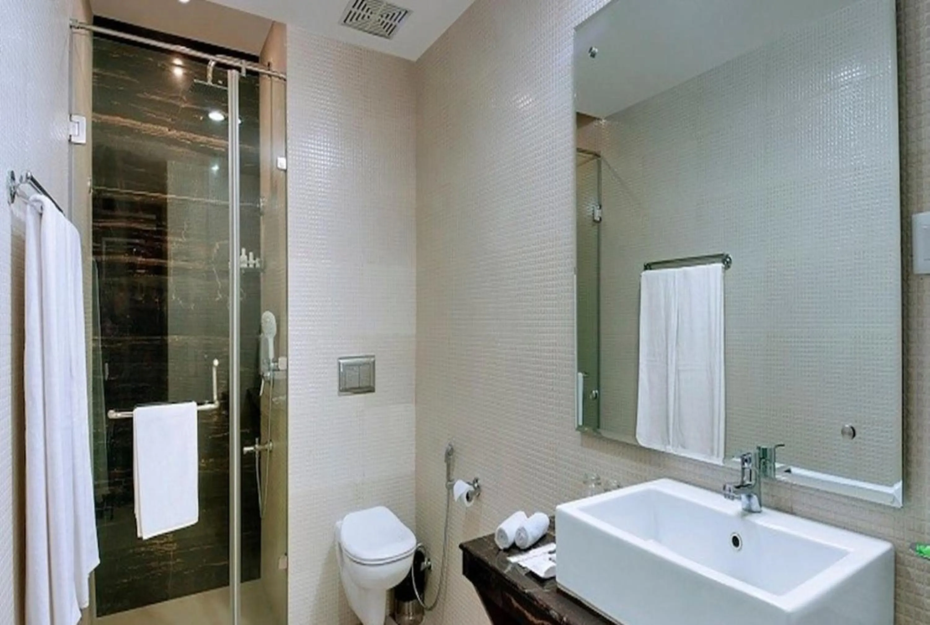 Bathroom in The Pamposh Hotel