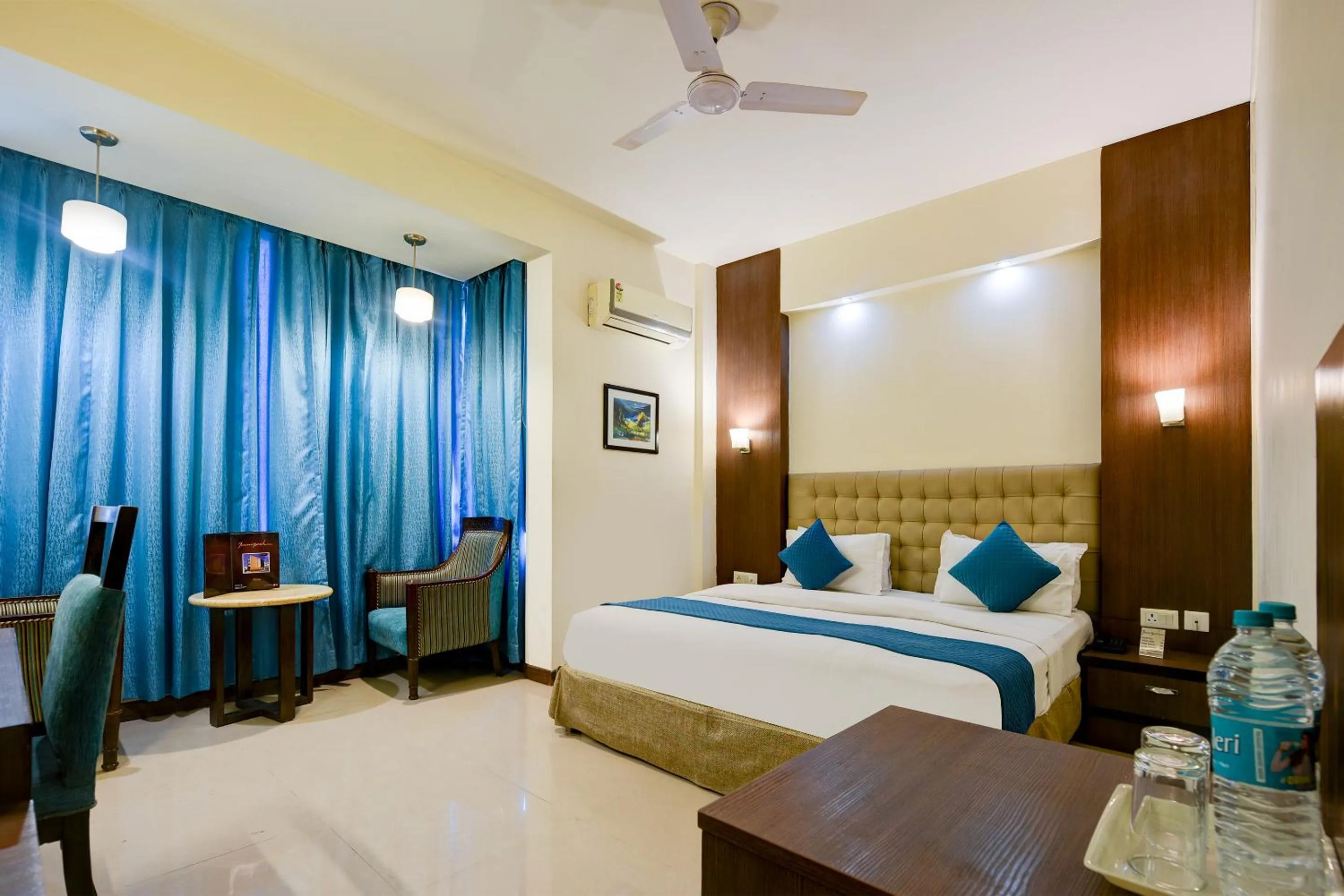 Bedroom, Bed in The Pamposh Hotel