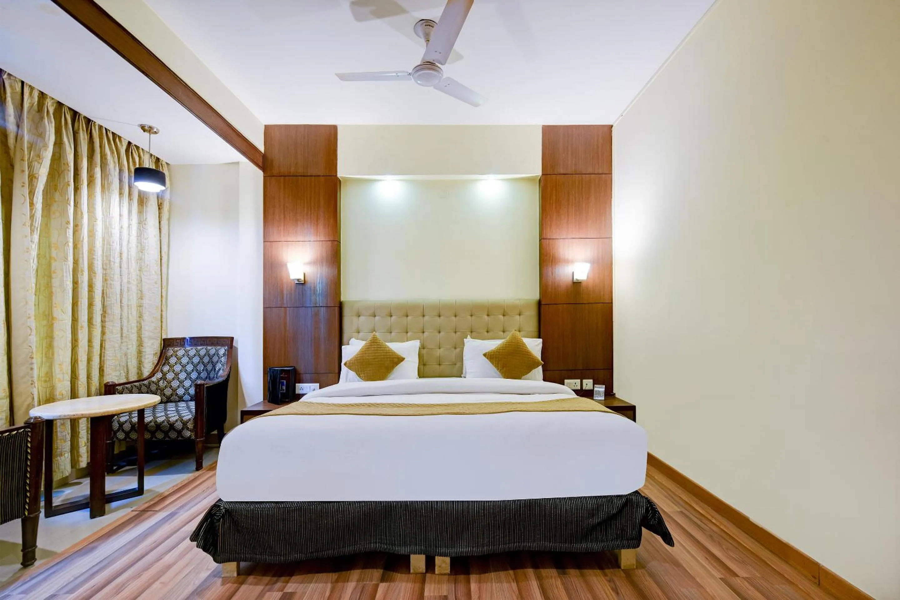 Bedroom, Bed in The Pamposh Hotel