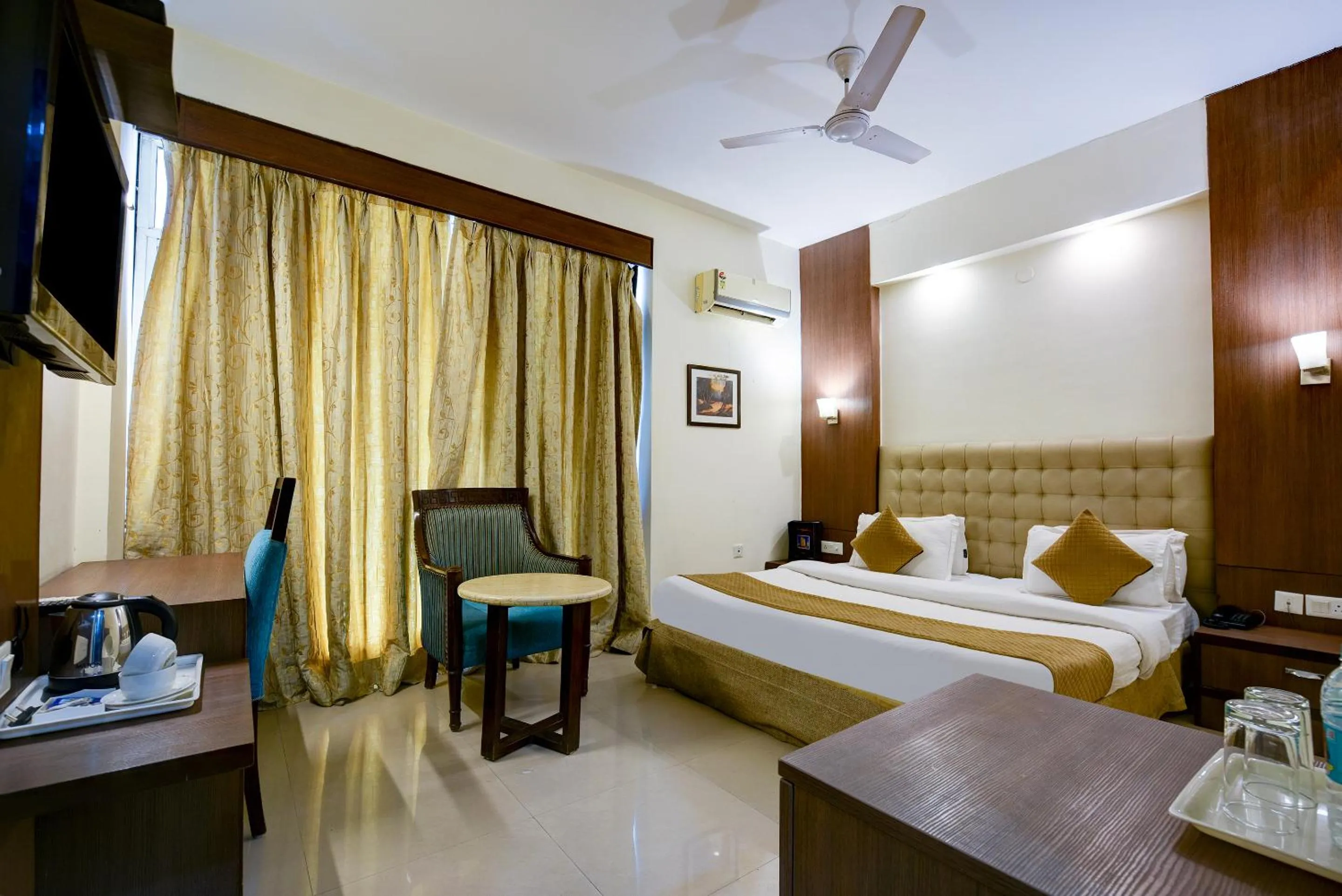 Bed in The Pamposh Hotel