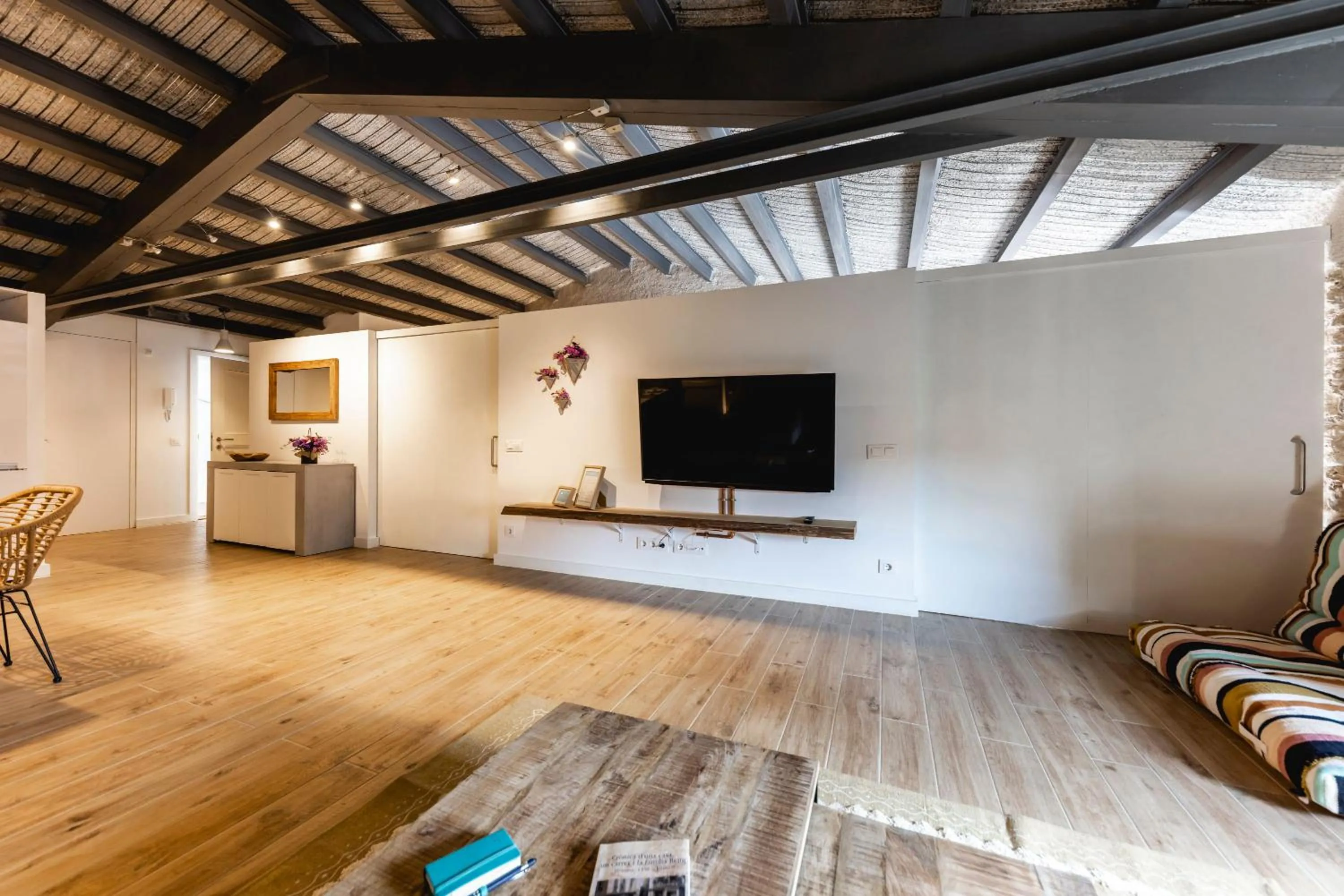 TV and multimedia in Bravissimo Plaça del Vi, Design Penthouse