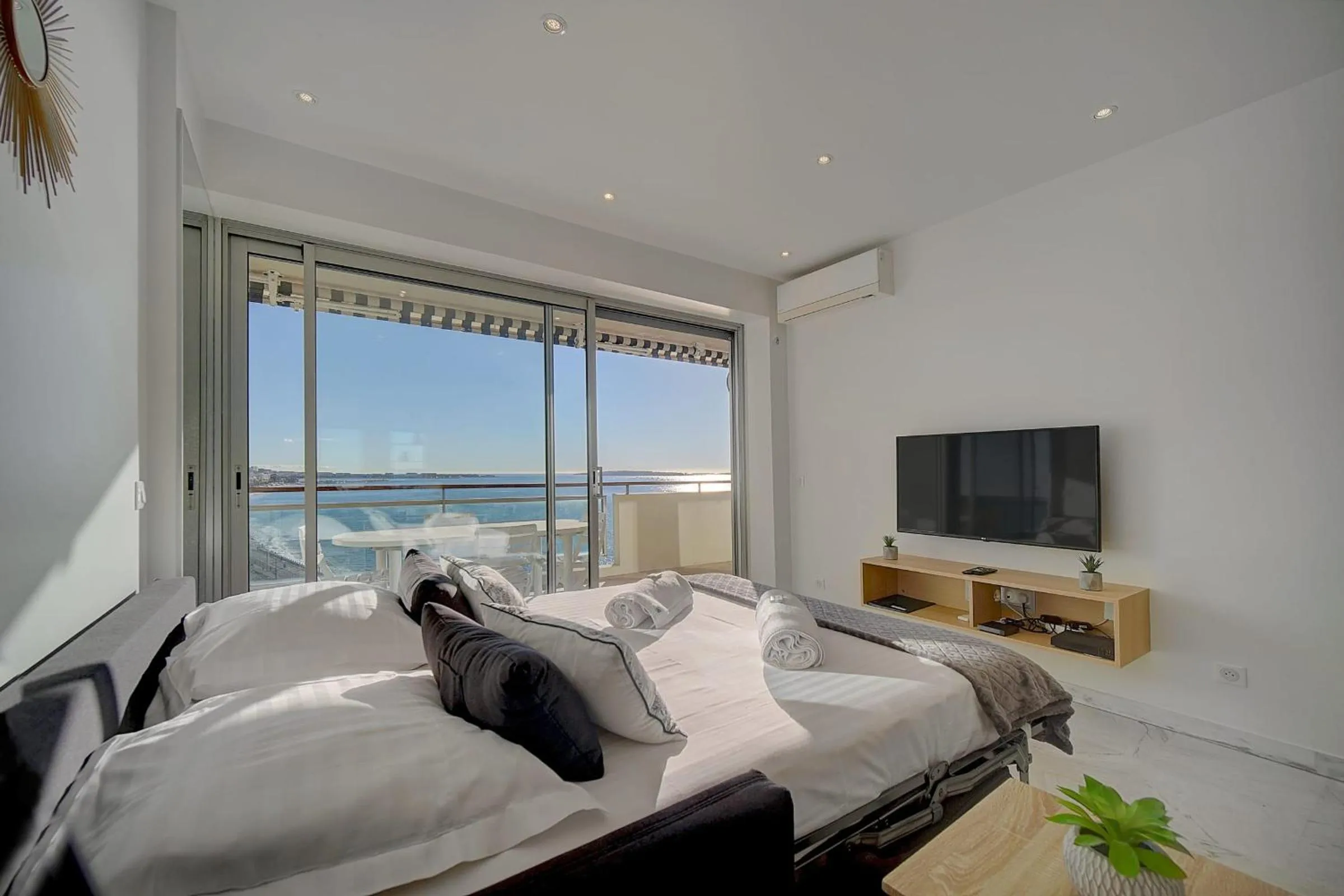 Living room, Bed in IMMOGROOM- Incredible View -4- Big Terrace - AC - Parking