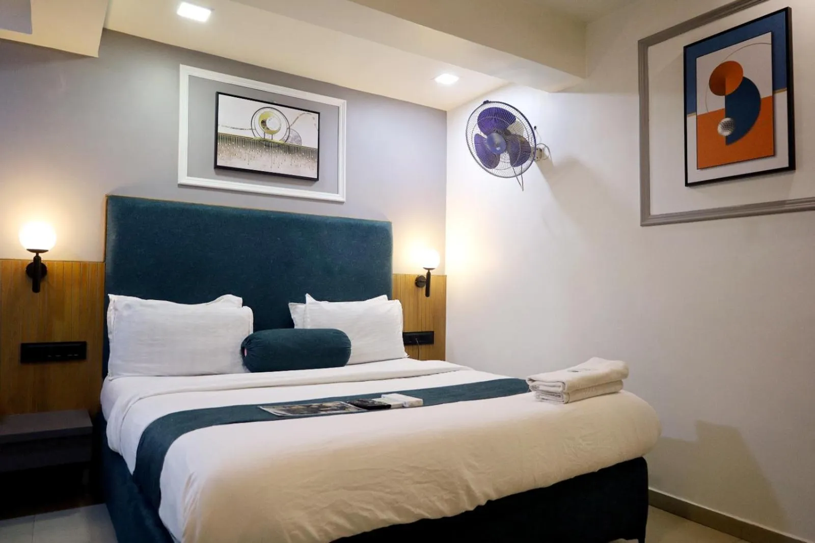 Bedroom, Bed in HOTEL GOLD LEAF