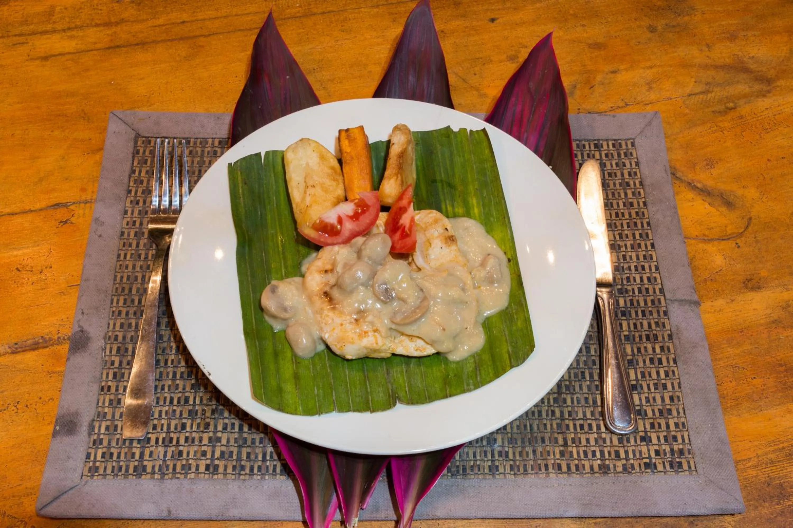 Restaurant/places to eat in Alam Selumbung Garden