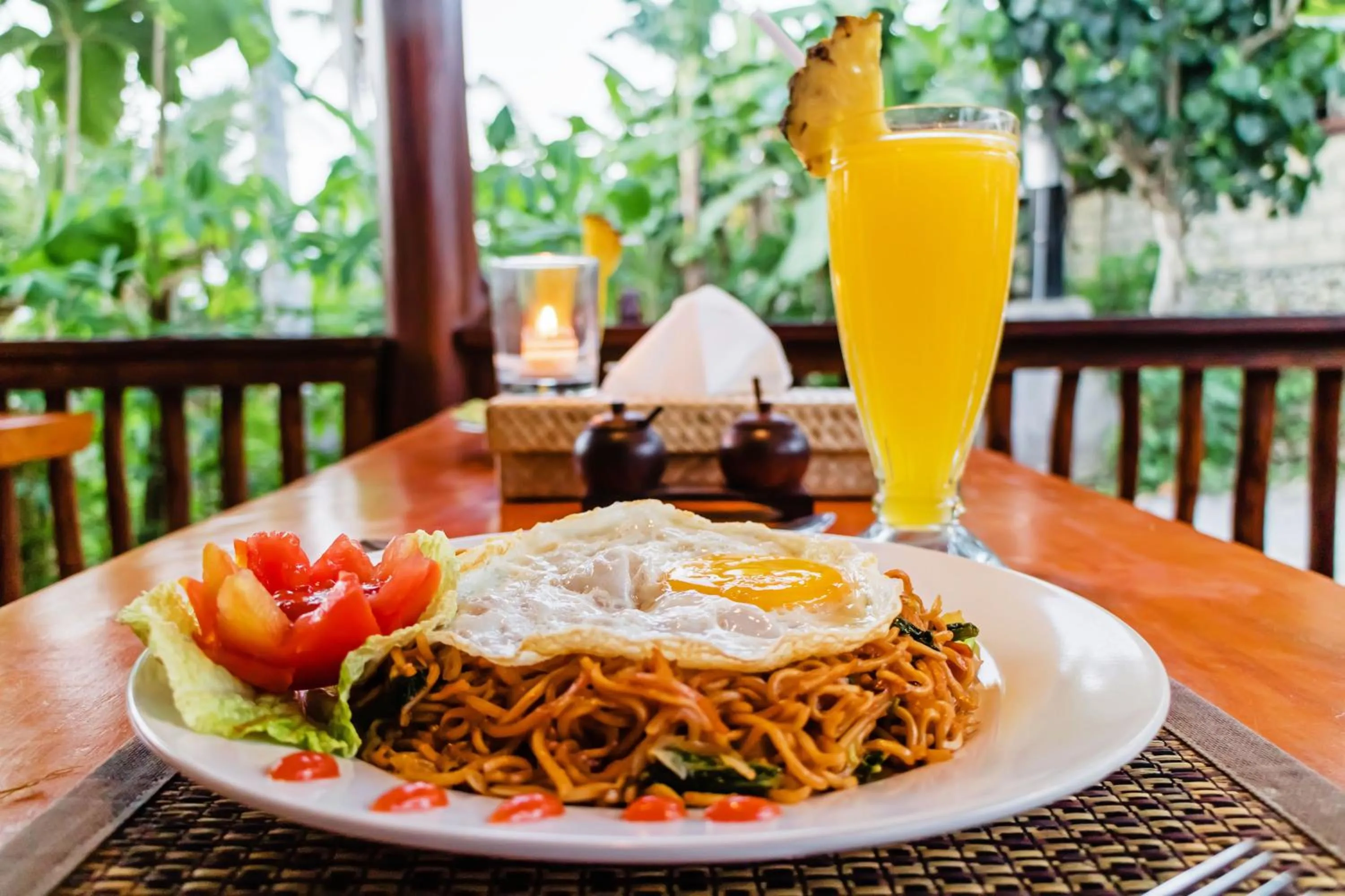 Food and drinks in Alam Selumbung Garden