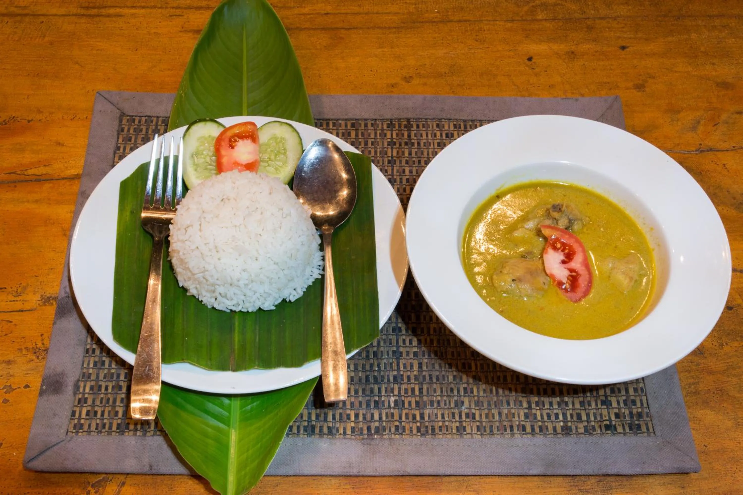 Restaurant/places to eat in Alam Selumbung Garden