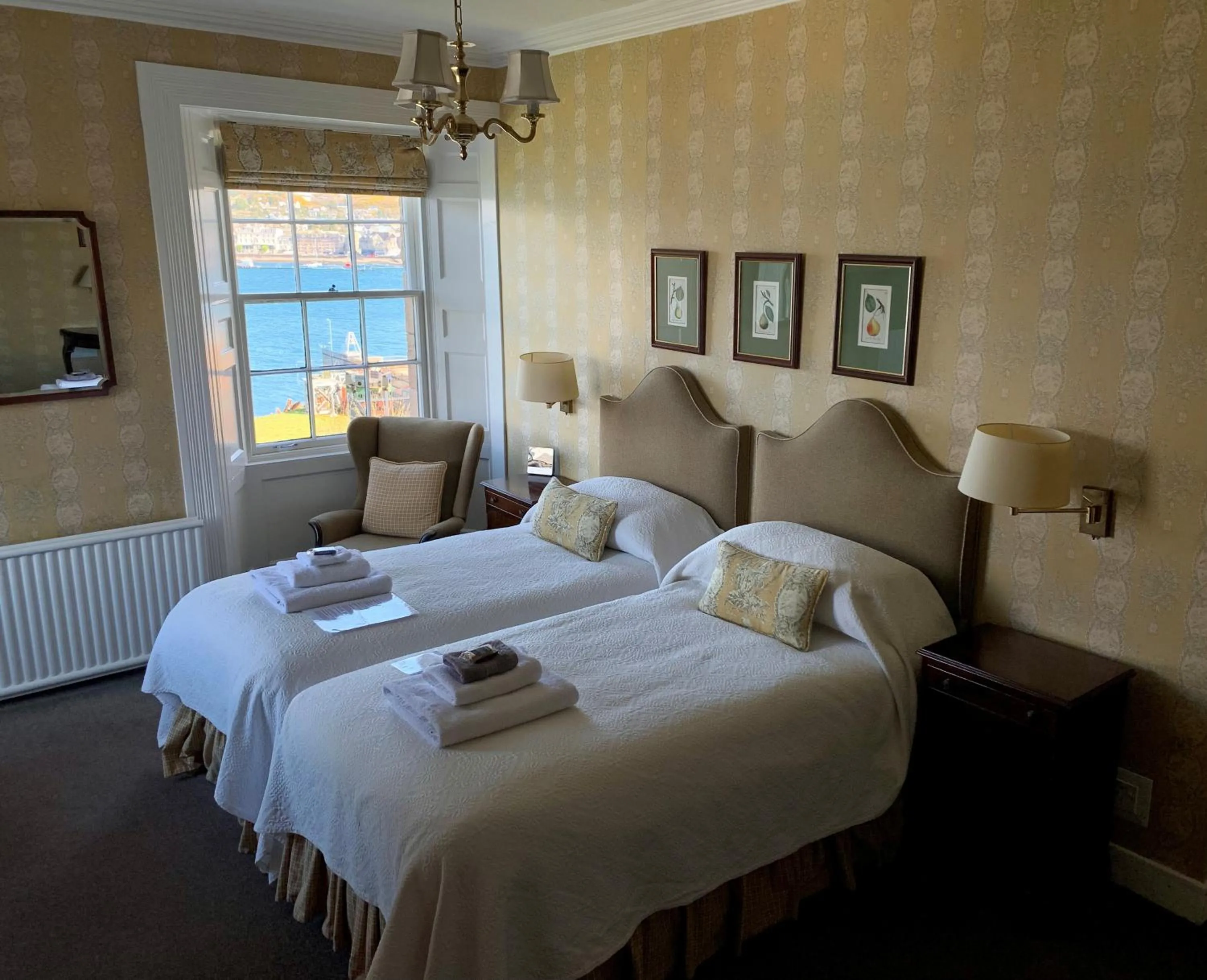 Bedroom, Bed in The Manor House