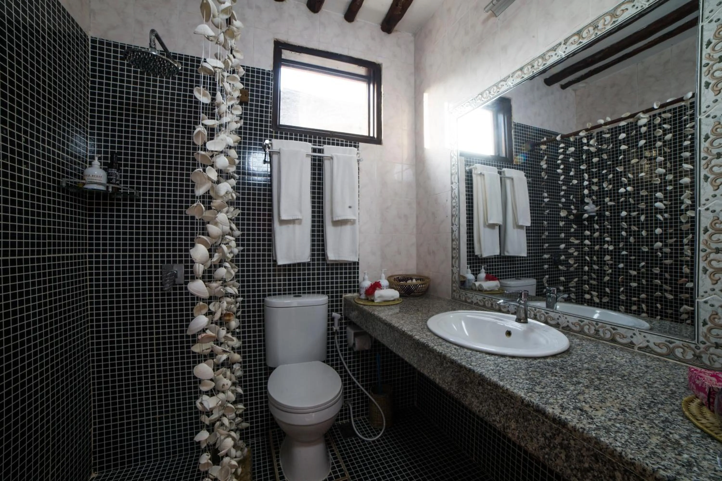 Bathroom in Antonio Beach Tree House Hotel & Spa