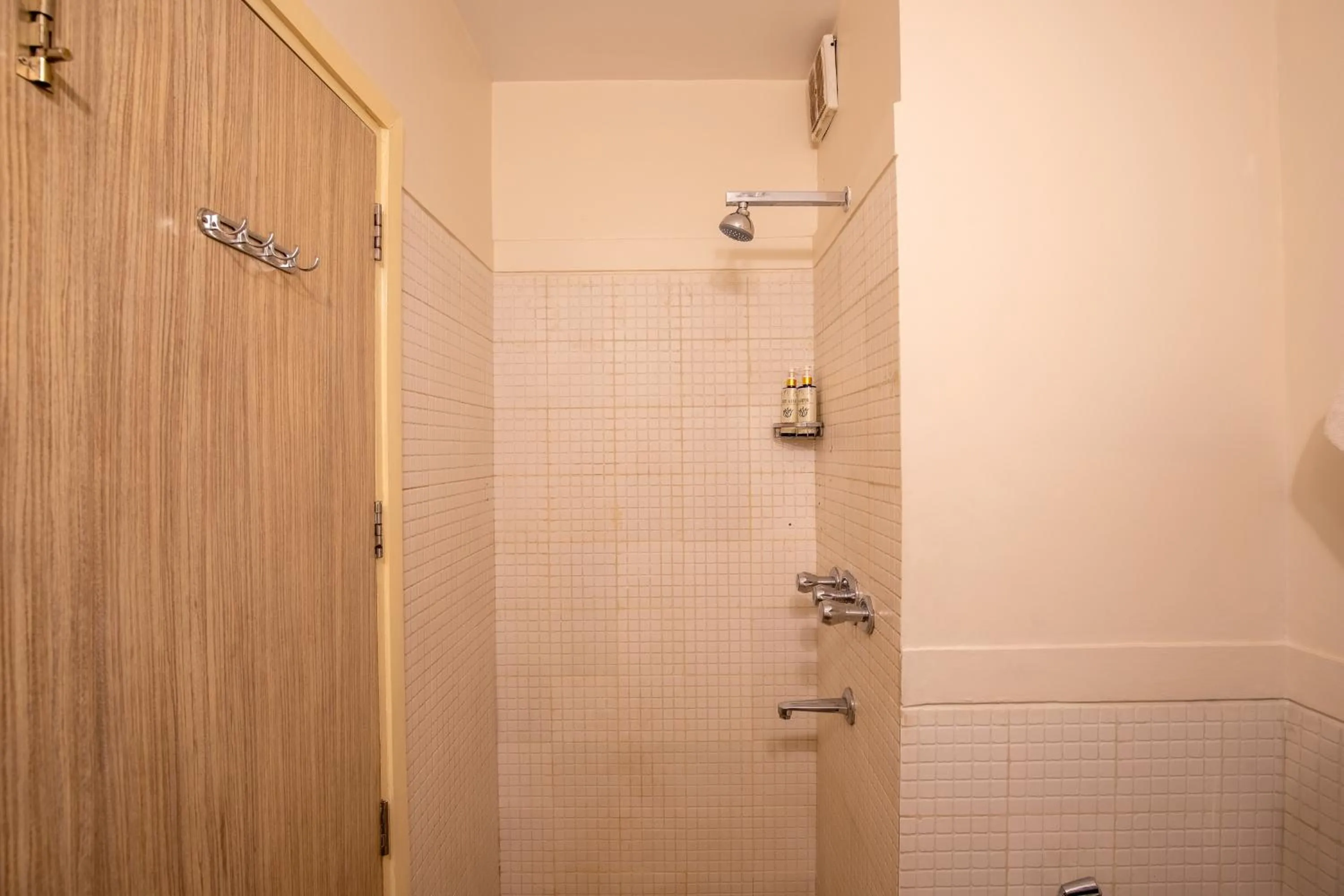 Shower in BedChambers Serviced Apartments, Sector 40
