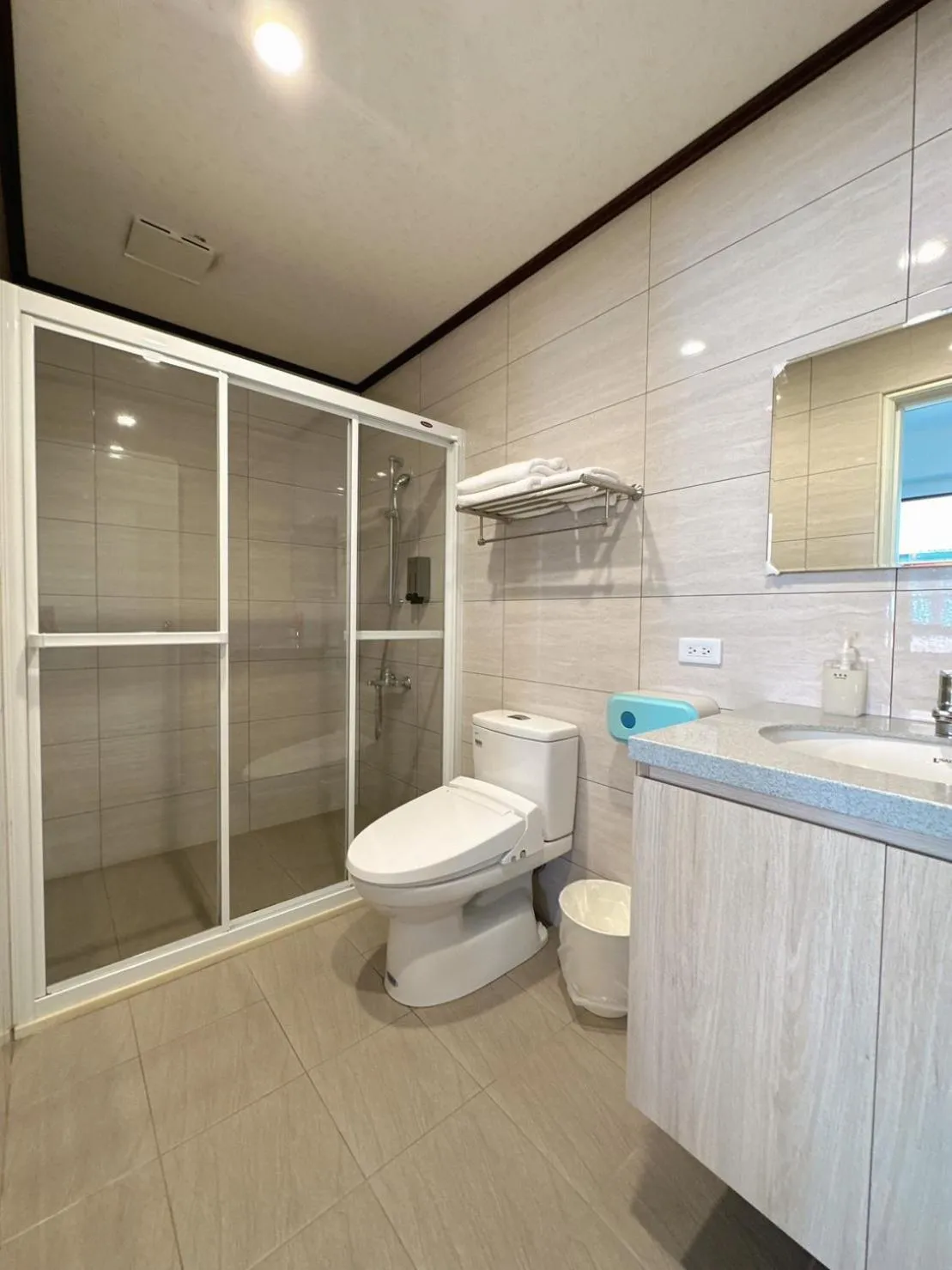 Shower in 9 Tan Yuan Homestay