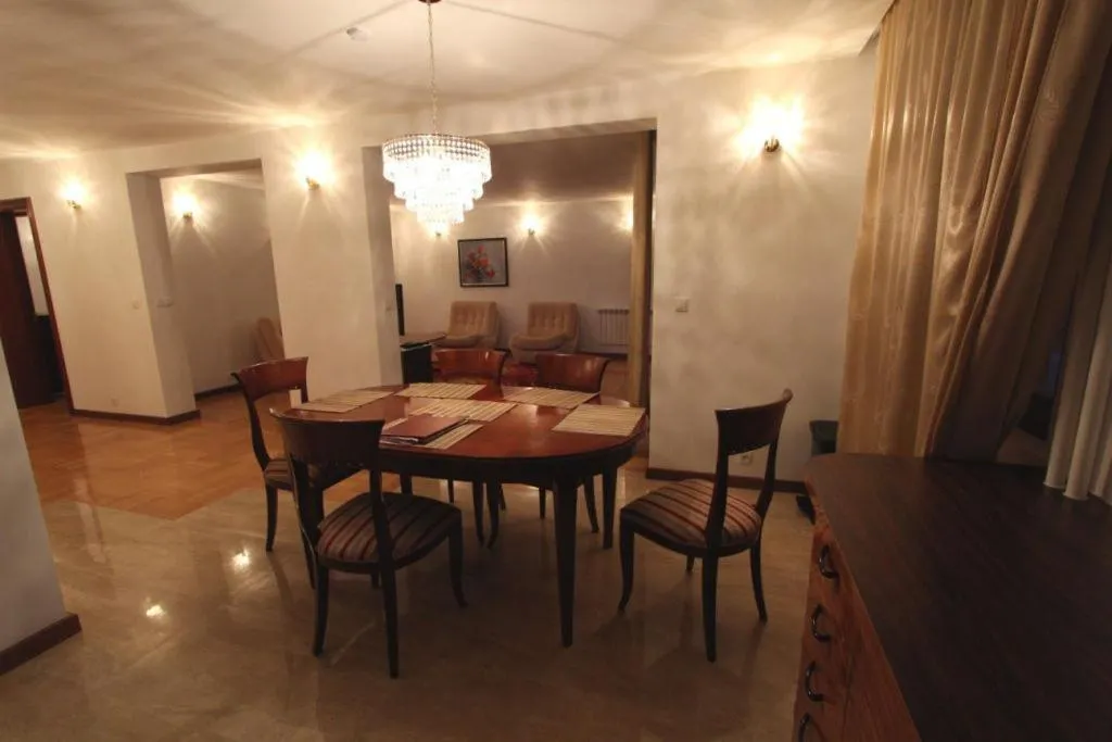 Dining area in Apartment Nowiniarska near the Old Town