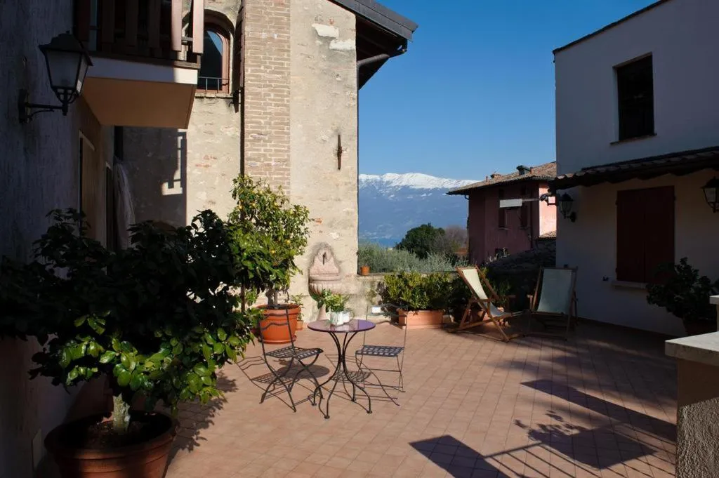 Patio in Albergo CAVALLINO 10