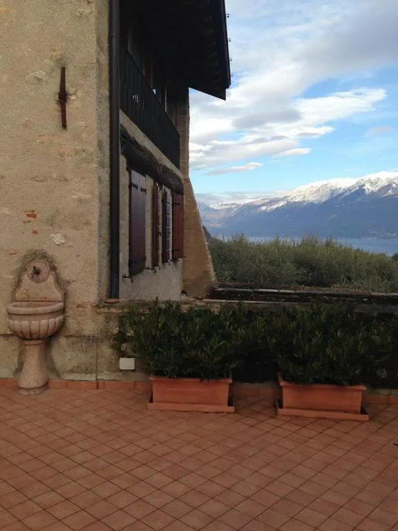 Lake view in Albergo CAVALLINO 10
