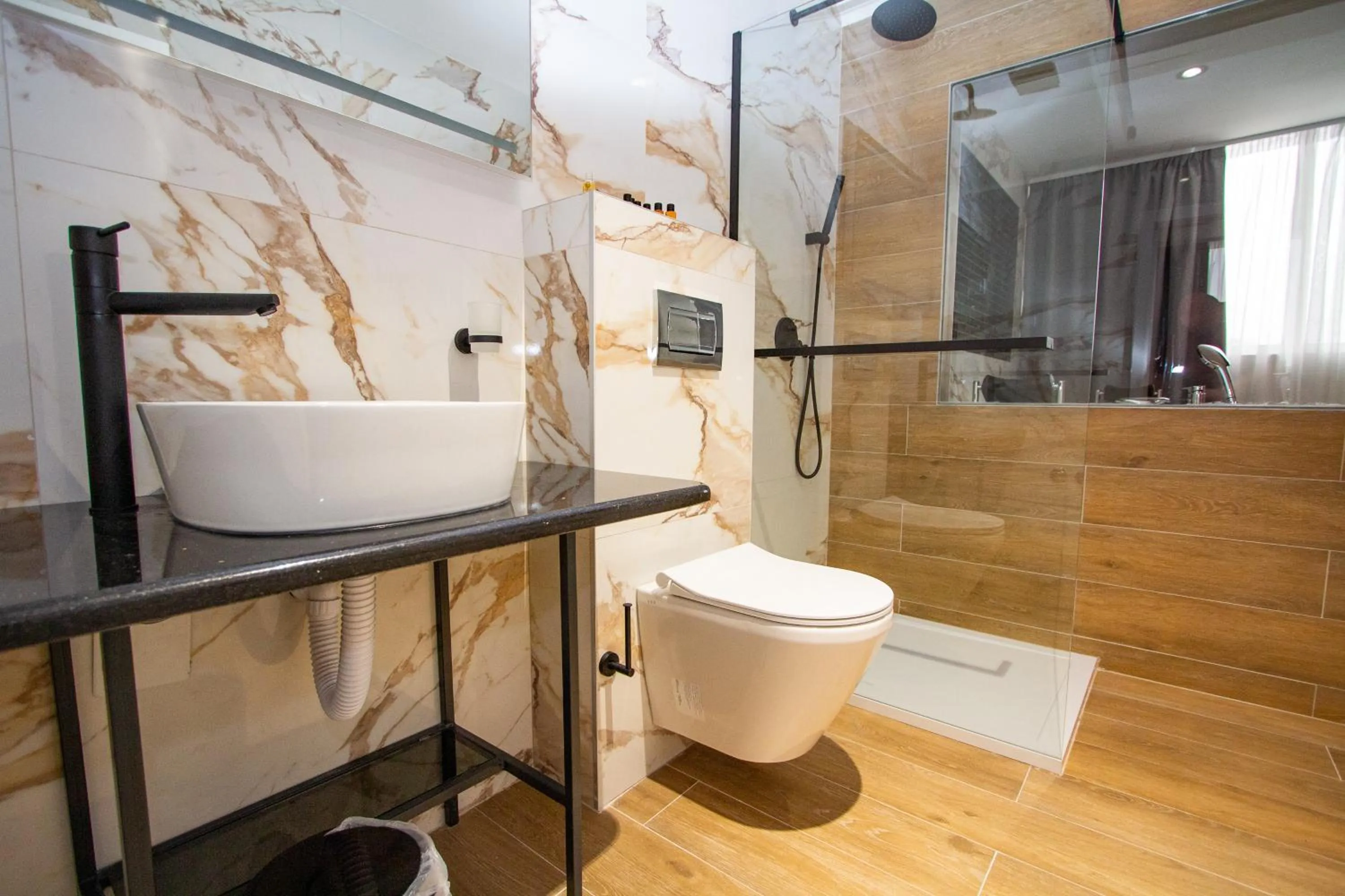 Shower in Hotel Grand