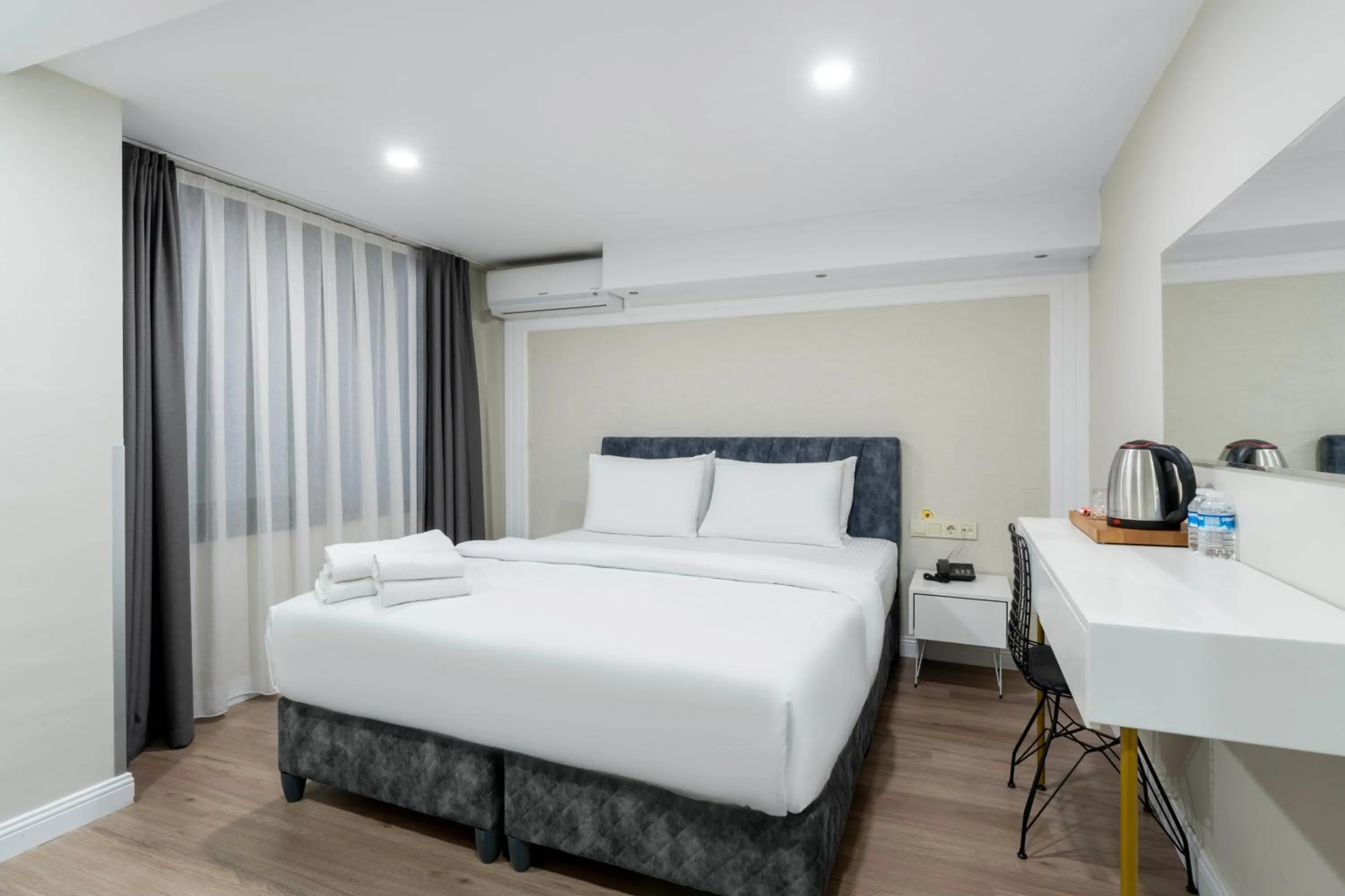 Photo of the whole room, Bed in Actuel Life Hotels - Special Class