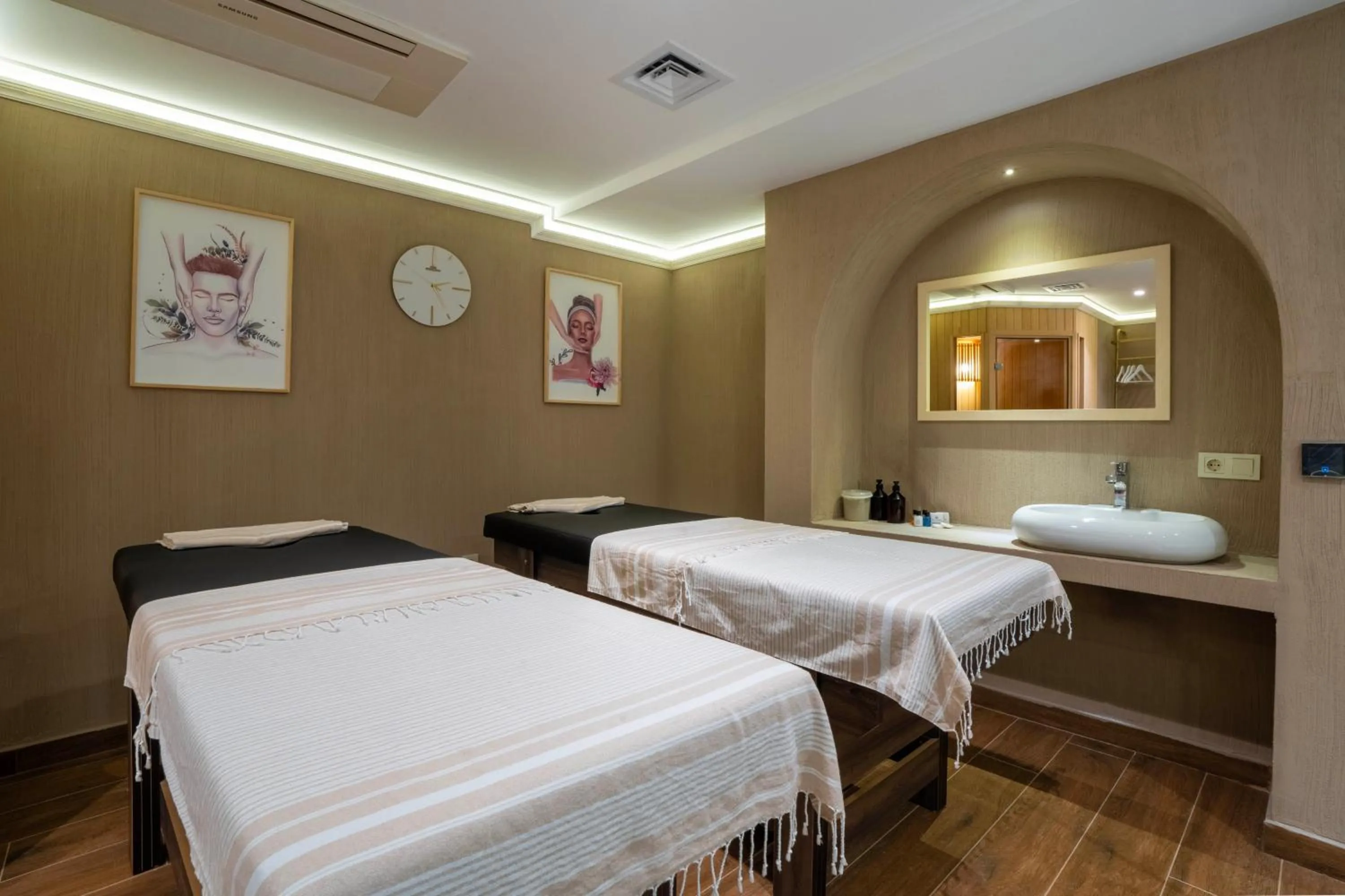 Spa and wellness centre/facilities, Bed in Actuel Life Hotels - Special Class