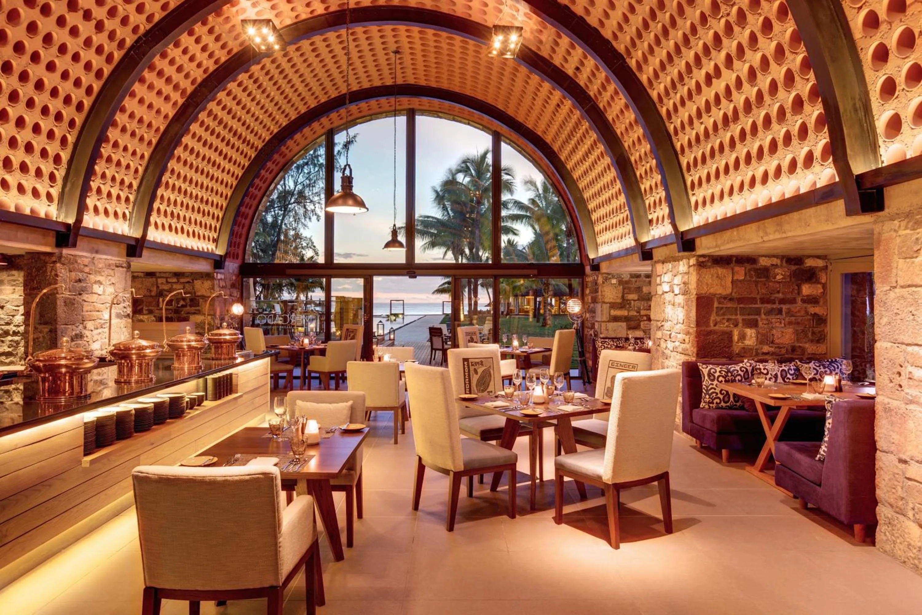 Restaurant/places to eat in Outrigger Mauritius Beach Resort