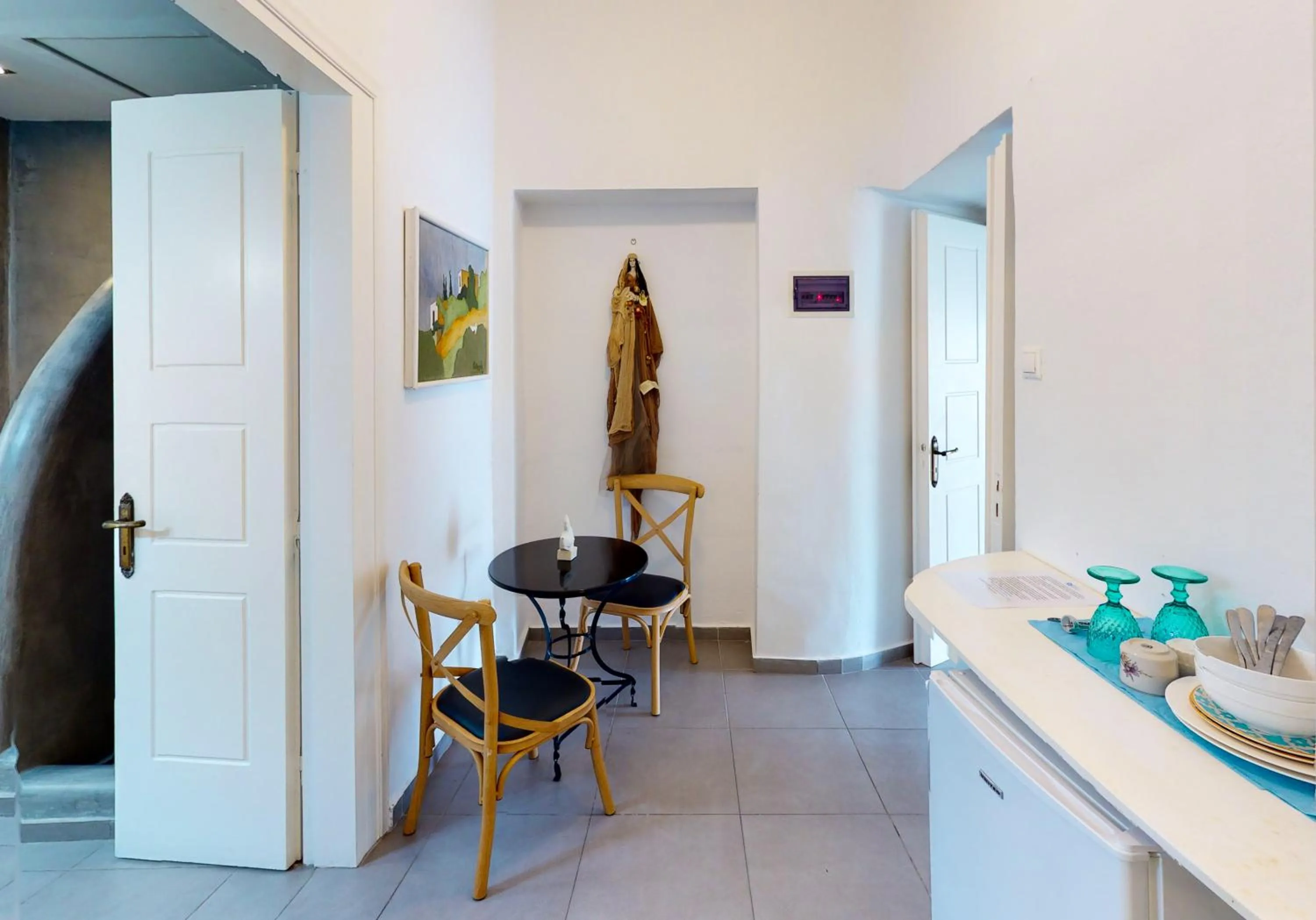 Photo of the whole room in NEOKLASSIKO KOUKOULI