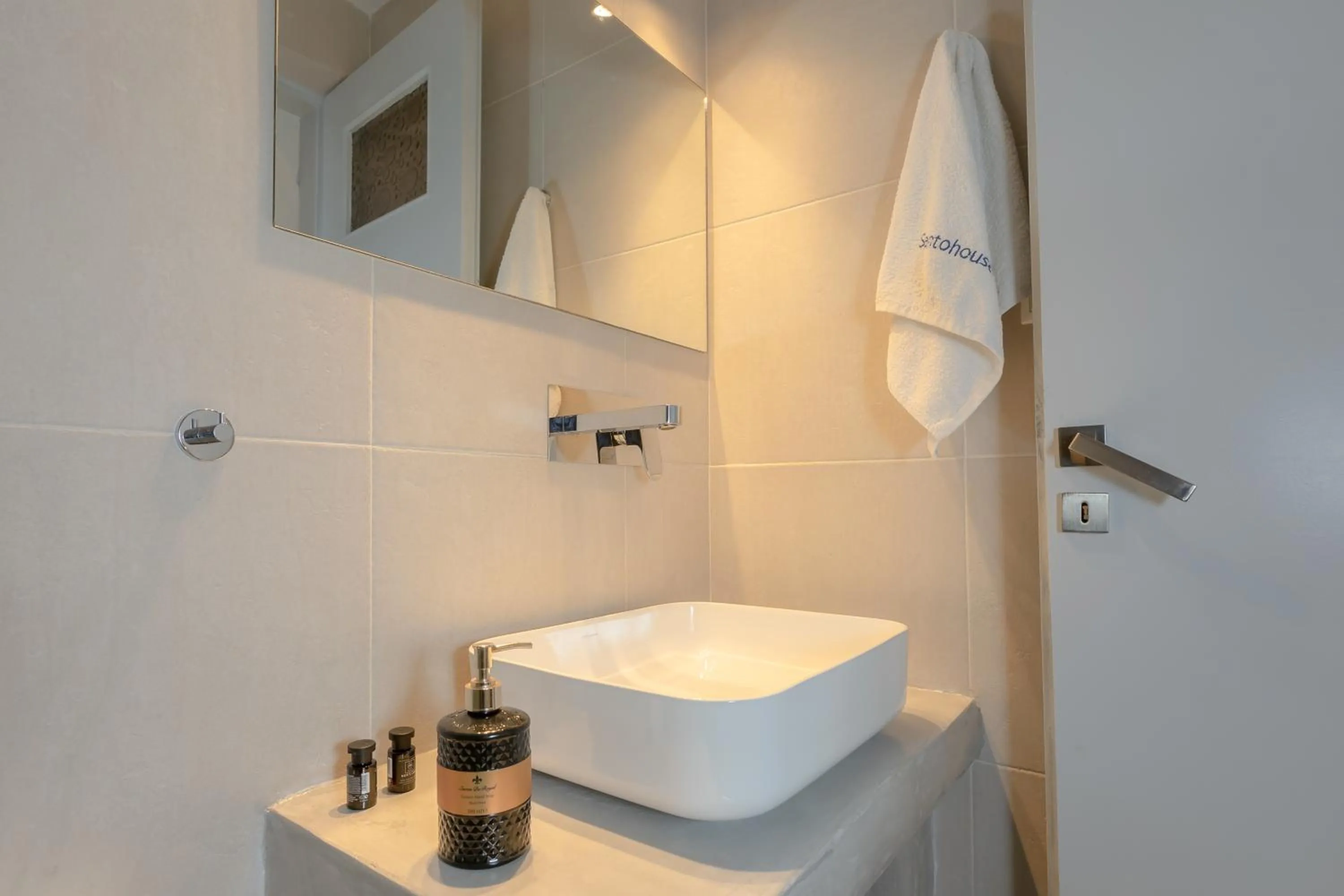 Bathroom in NEOKLASSIKO KOUKOULI