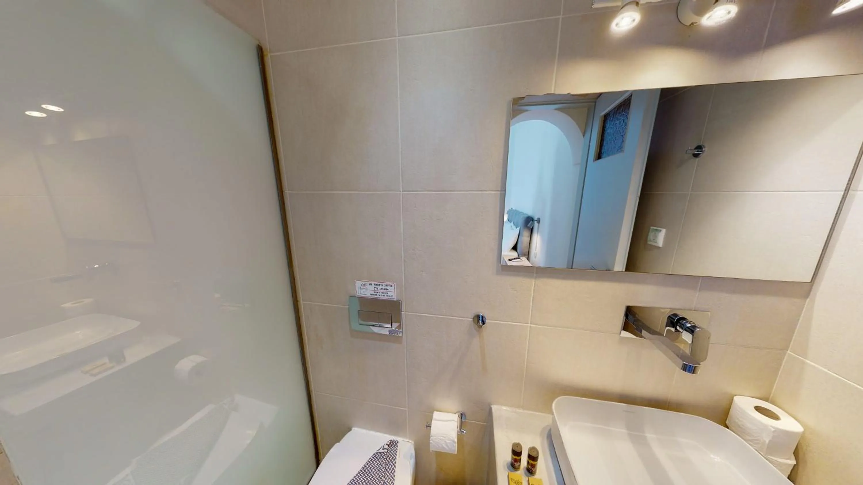 Bathroom in NEOKLASSIKO KOUKOULI