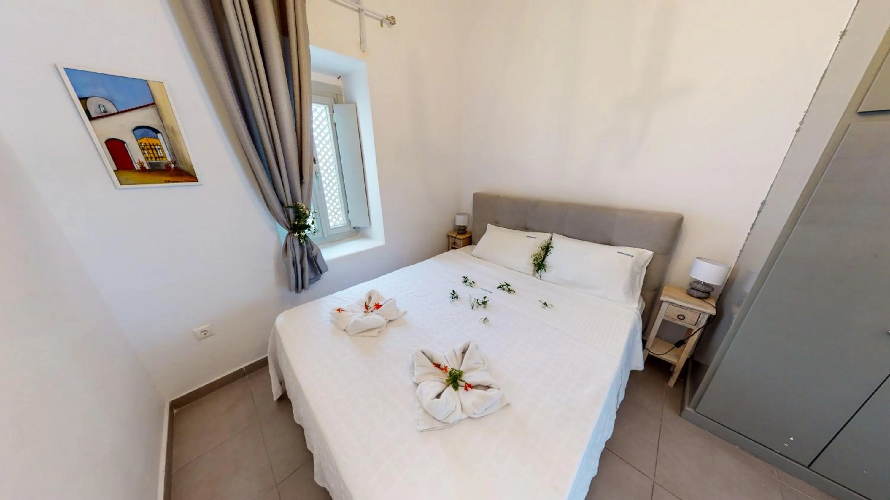 Bed in NEOKLASSIKO KOUKOULI