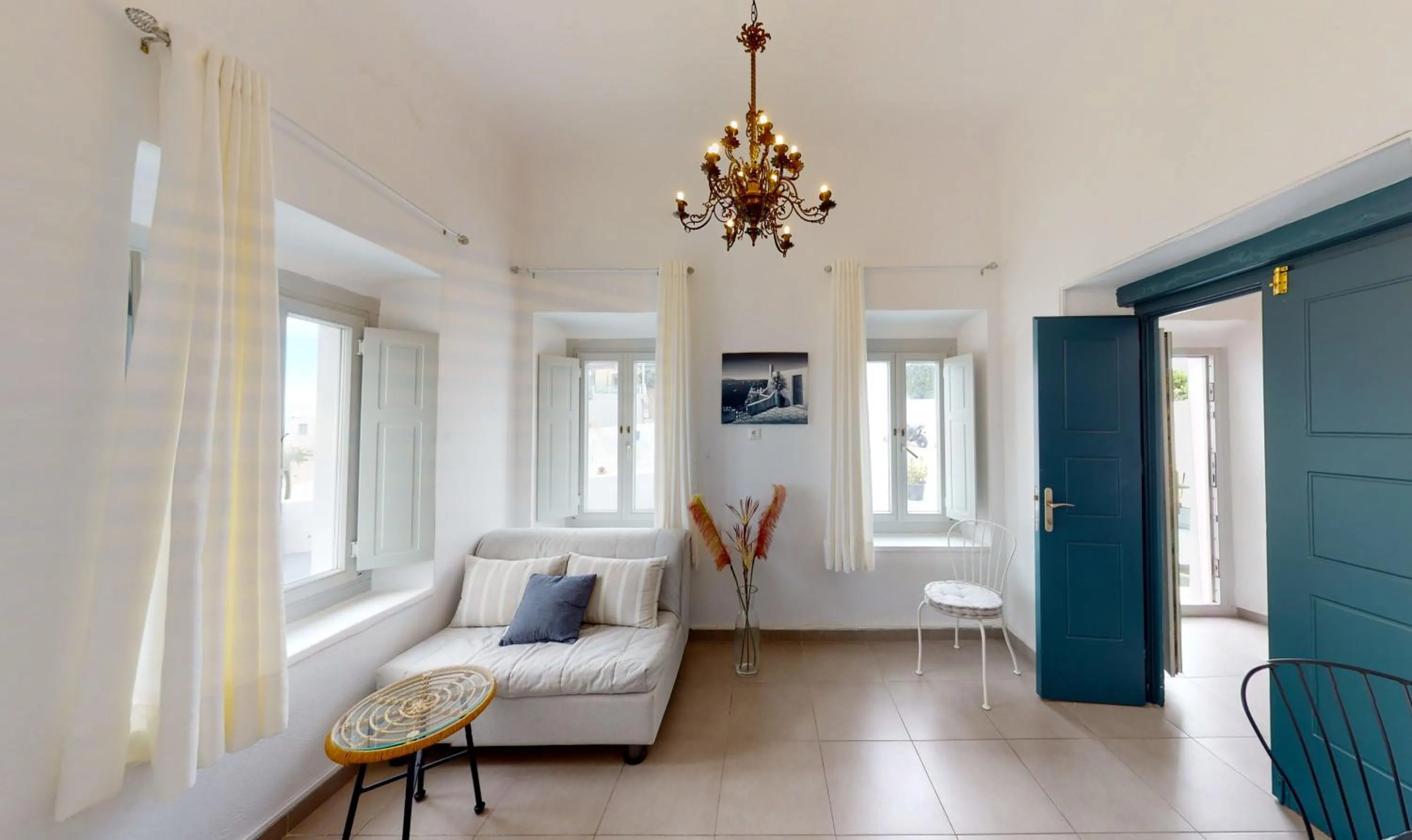 Seating area in NEOKLASSIKO KOUKOULI