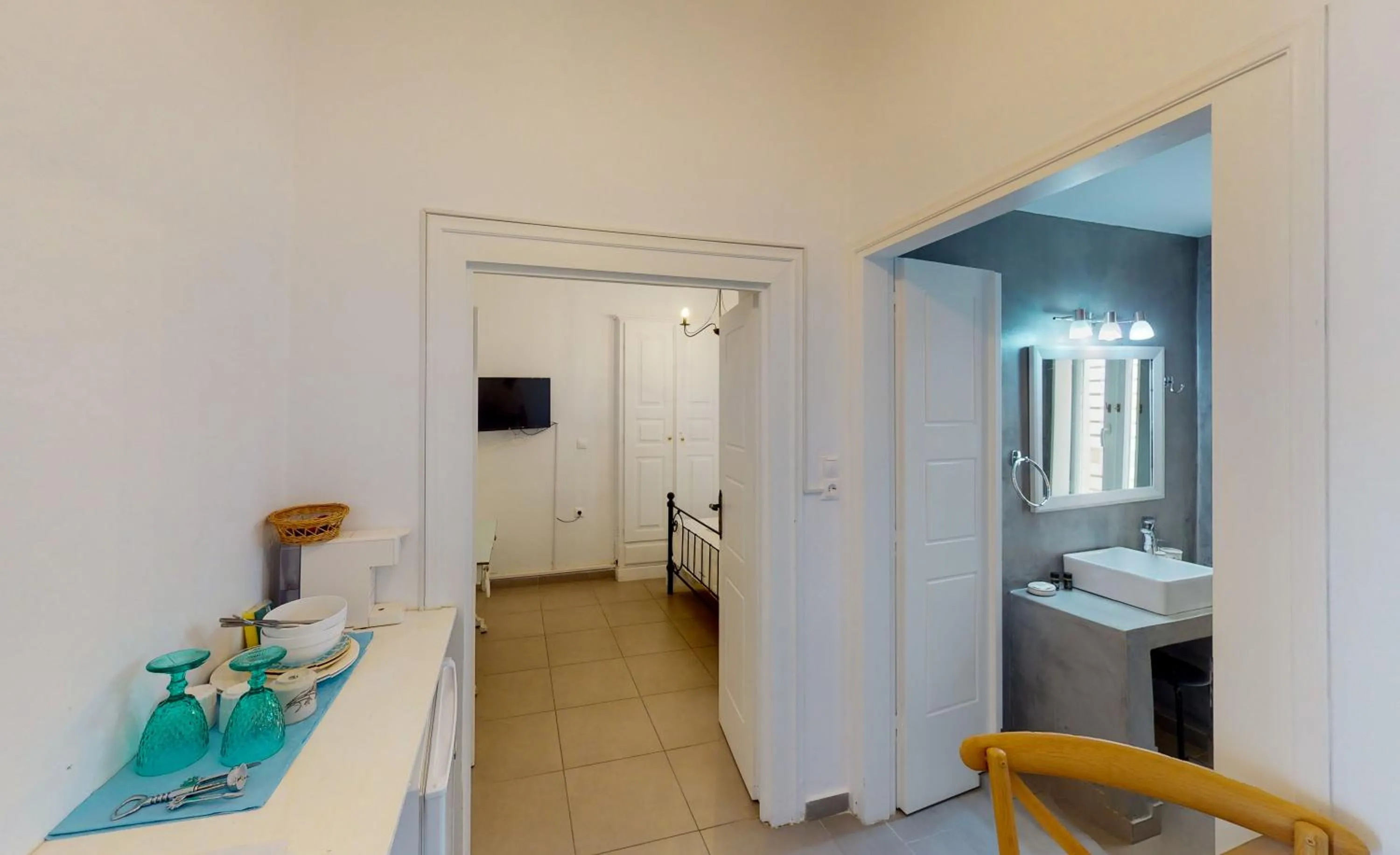 Photo of the whole room in NEOKLASSIKO KOUKOULI