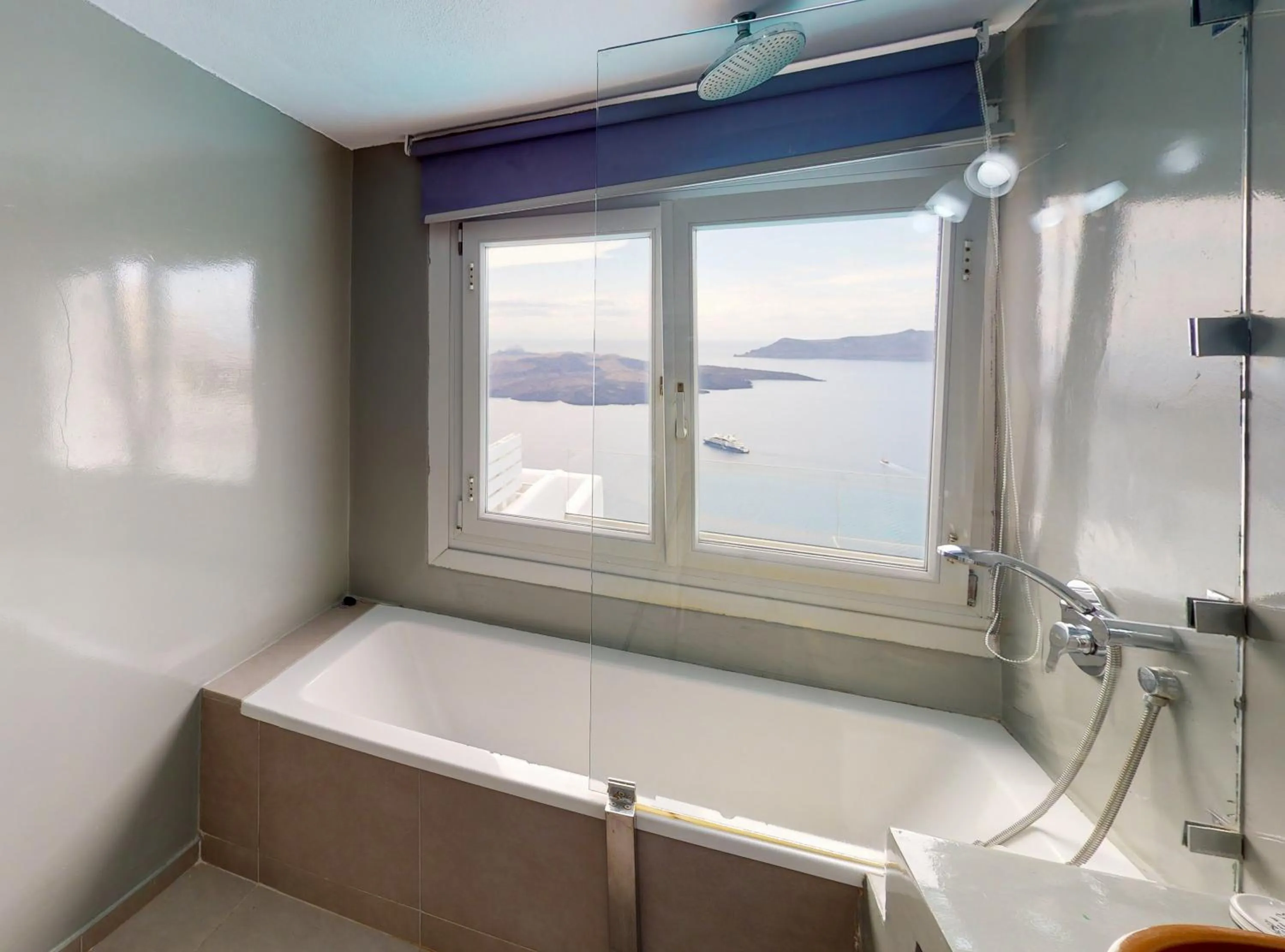 Bathroom in NEOKLASSIKO KOUKOULI