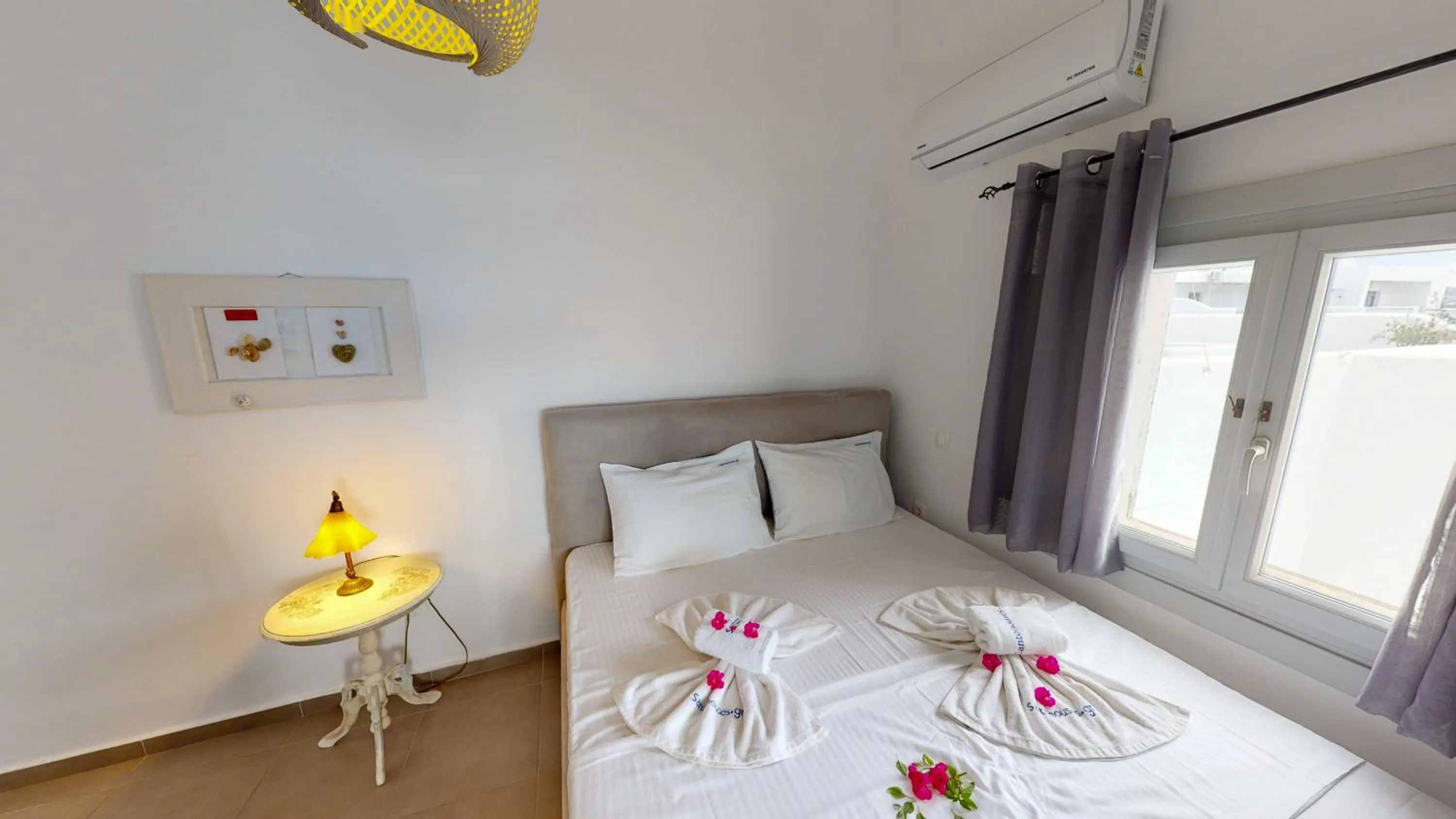 Bed in NEOKLASSIKO KOUKOULI