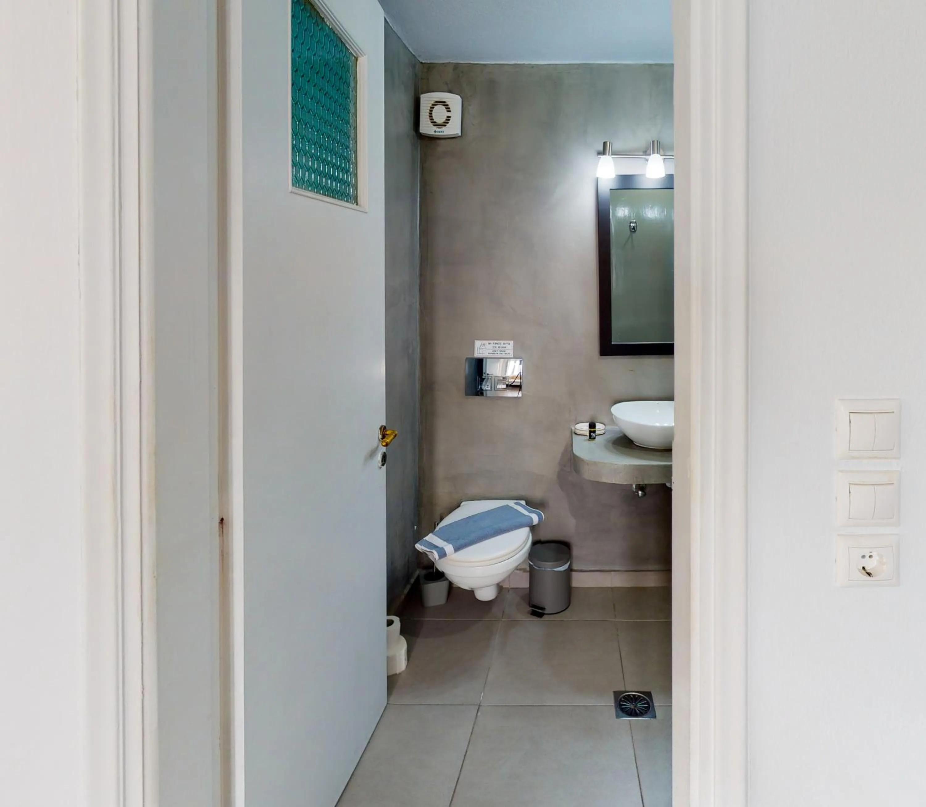 Bathroom in NEOKLASSIKO KOUKOULI