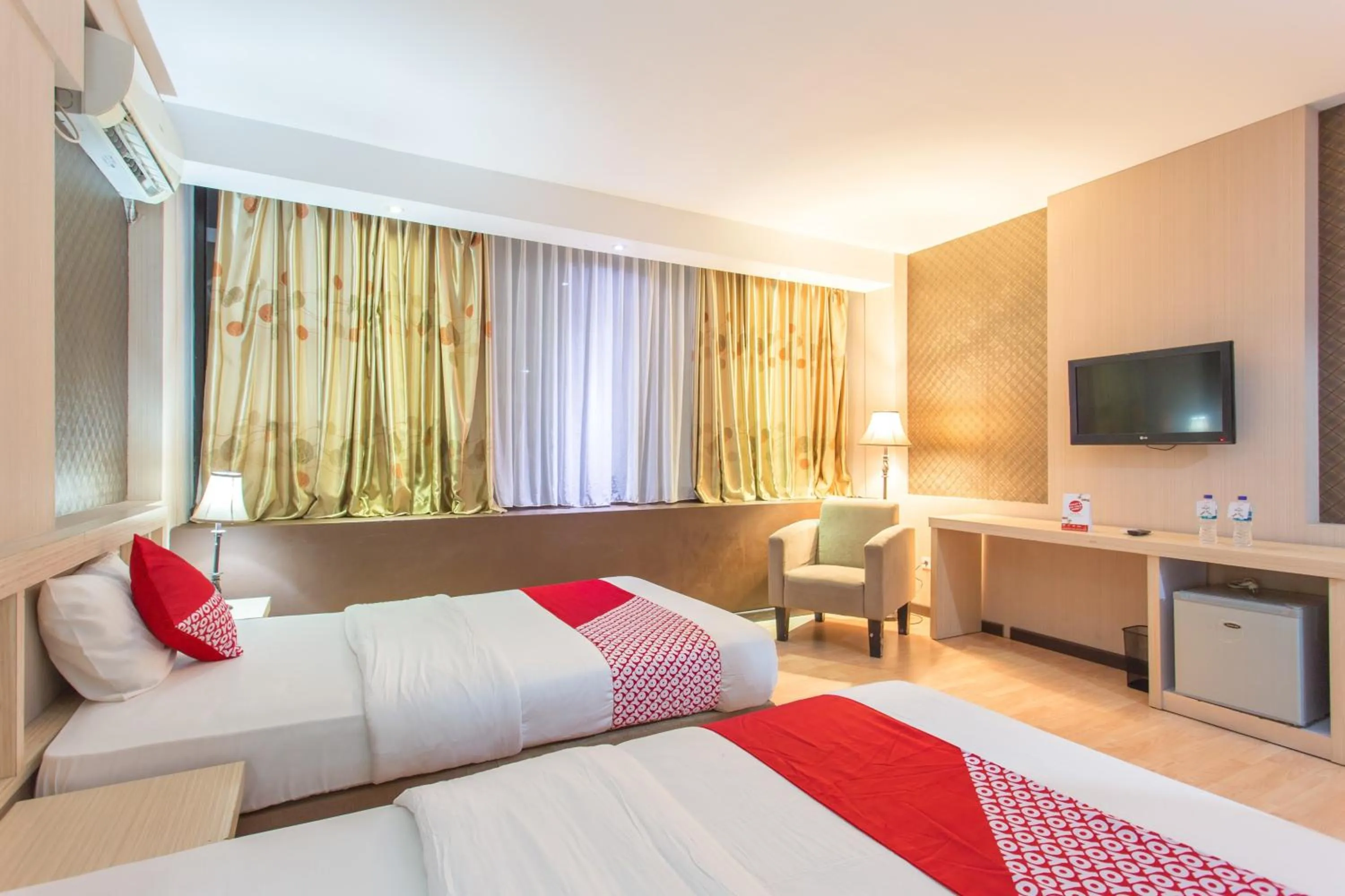 Bedroom in OYO 663 Hotel Sejati