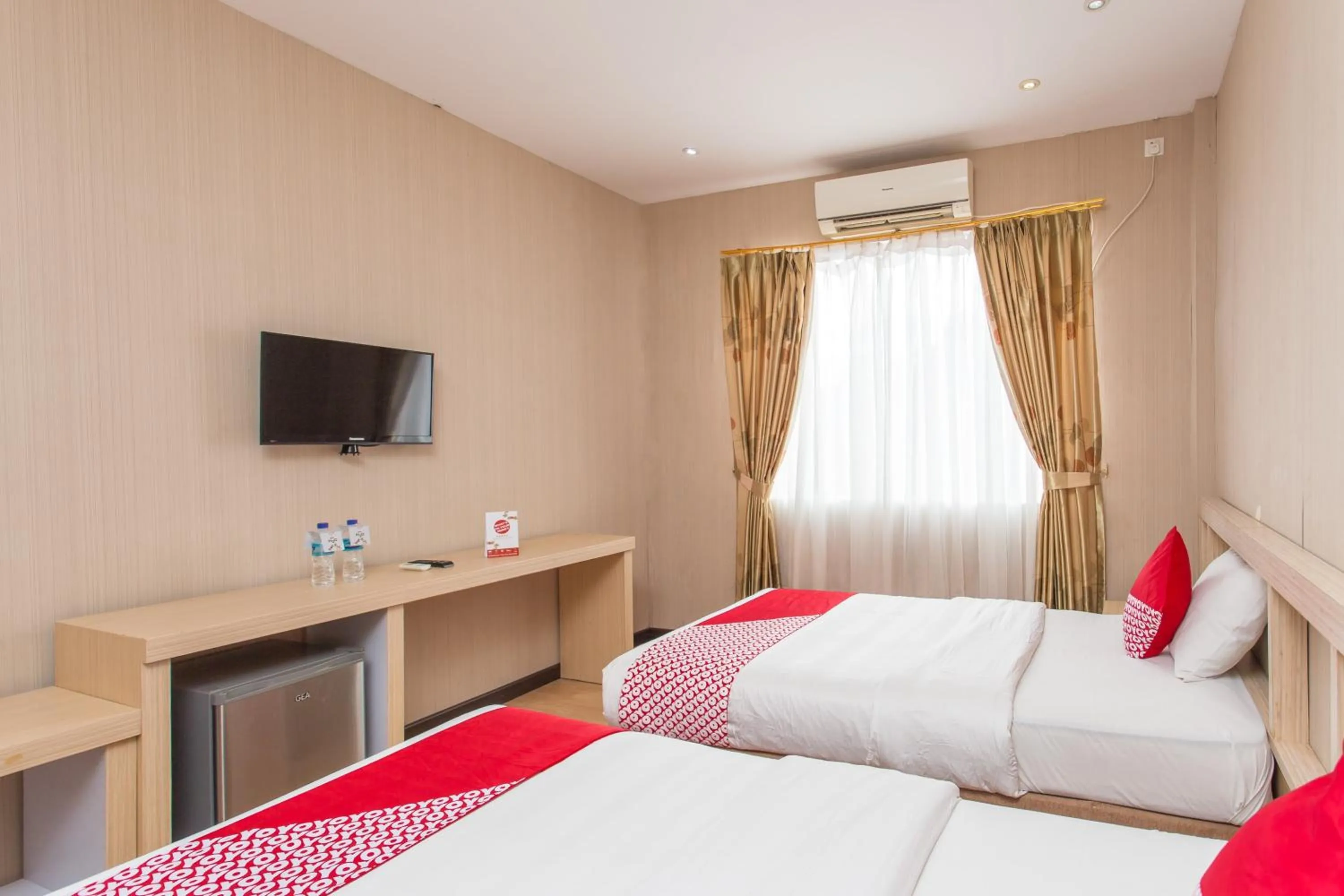 Bedroom in OYO 663 Hotel Sejati