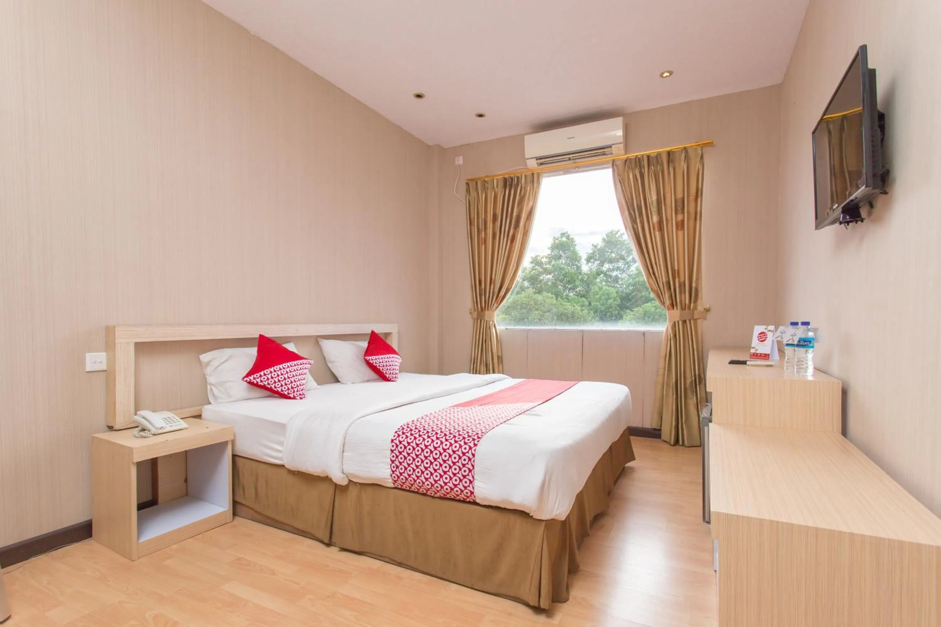 Bedroom in OYO 663 Hotel Sejati