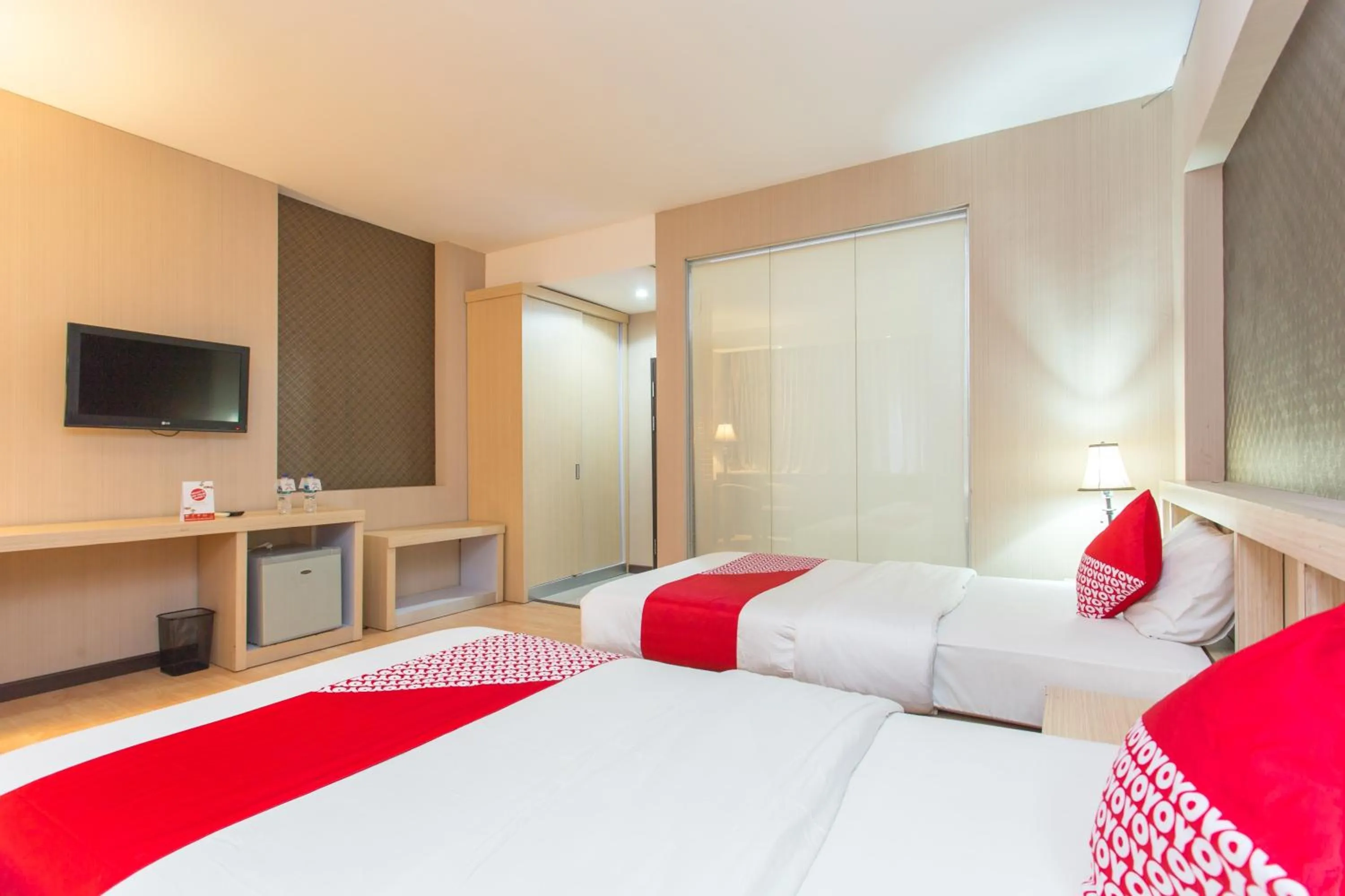 Bedroom in OYO 663 Hotel Sejati