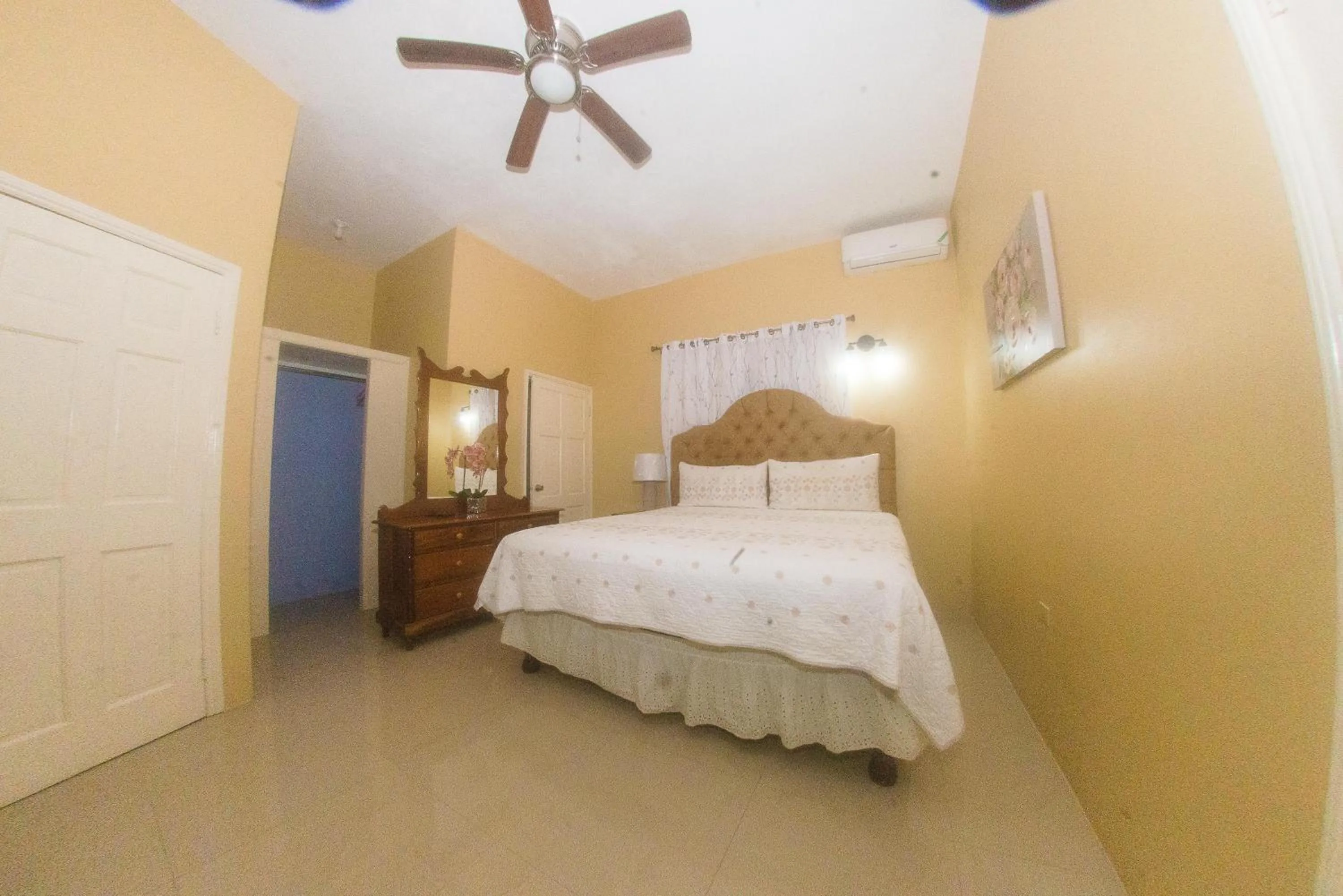 Bed in Dela de-Rose Guest House Negril Jamaica