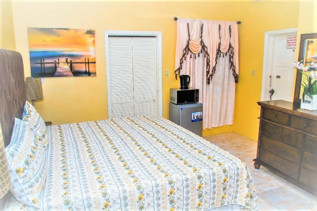 Bed in Dela de-Rose Guest House Negril Jamaica