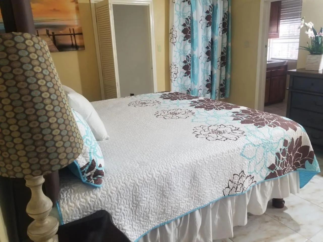 Bed in Dela de-Rose Guest House Negril Jamaica