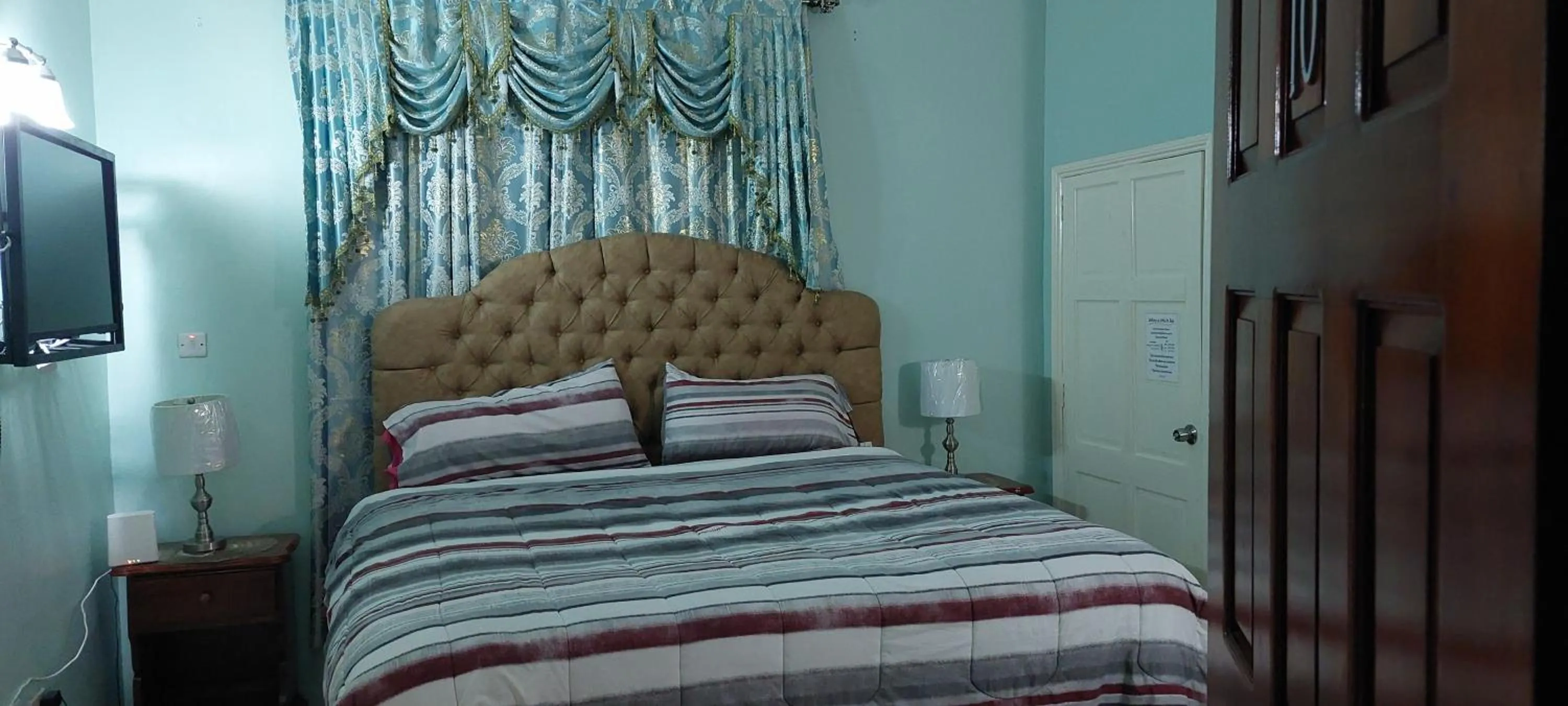 Bed in Dela de-Rose Guest House Negril Jamaica