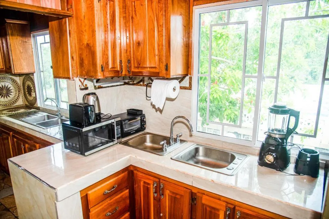 Dela de-Rose Guest House Negril Jamaica