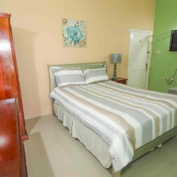 Bed in Dela de-Rose Guest House Negril Jamaica