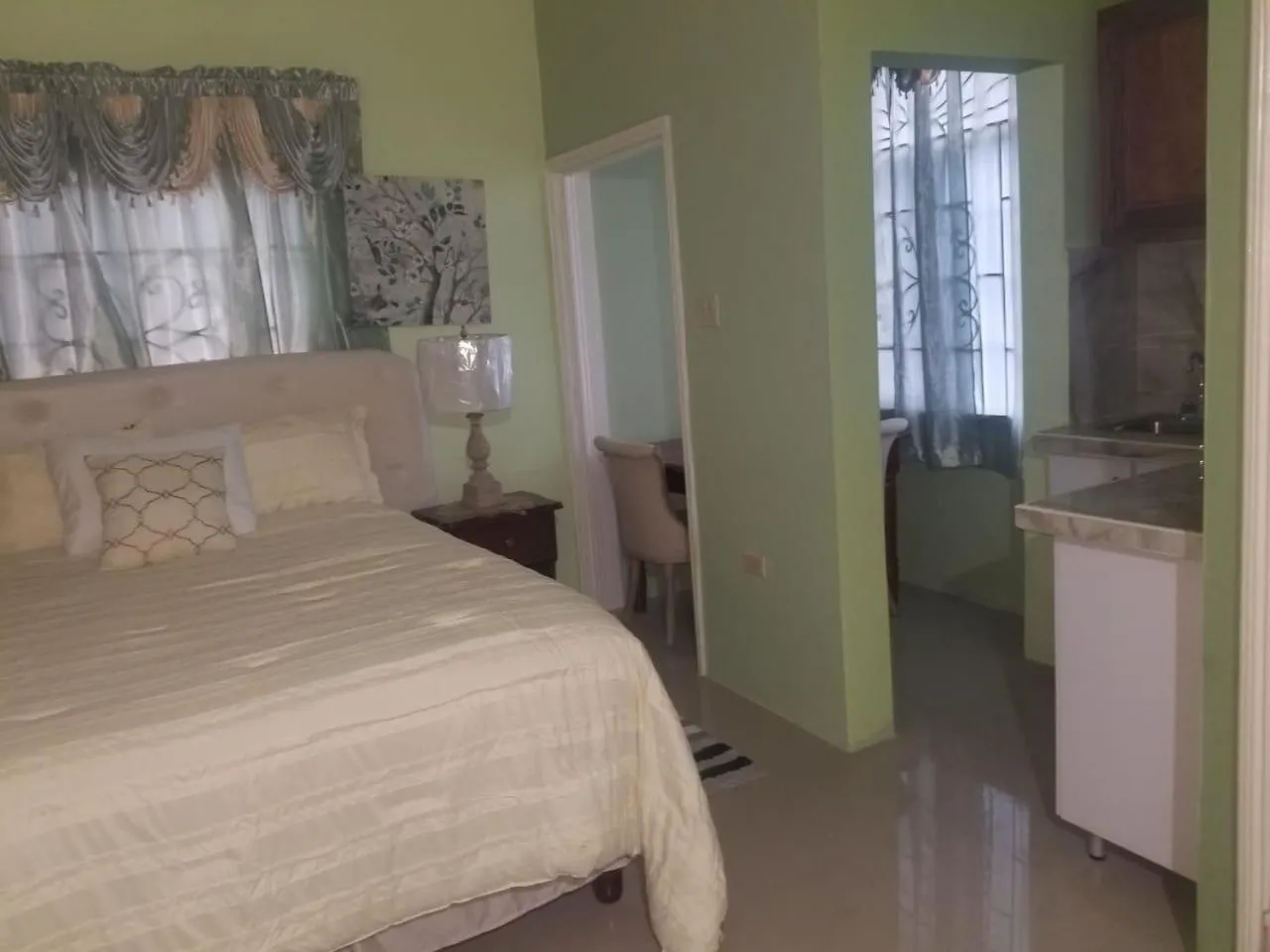 Bed in Dela de-Rose Guest House Negril Jamaica