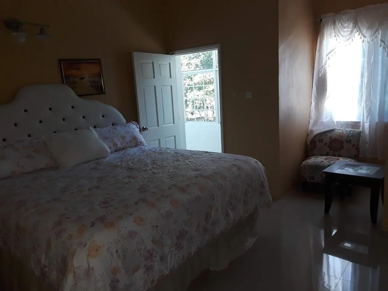 Bed in Dela de-Rose Guest House Negril Jamaica